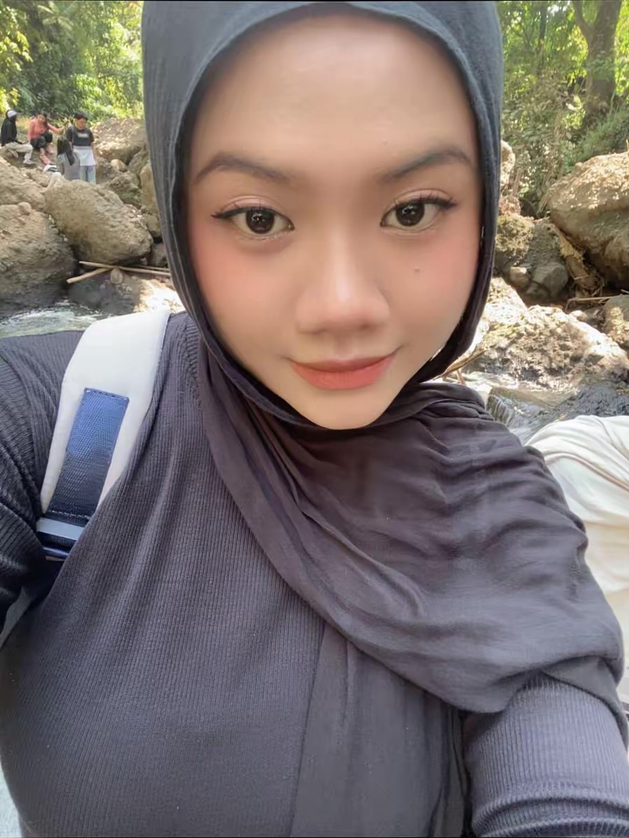 cheesycattt's tweet photo. abis ke curug https://t.co/63gE70FtI5