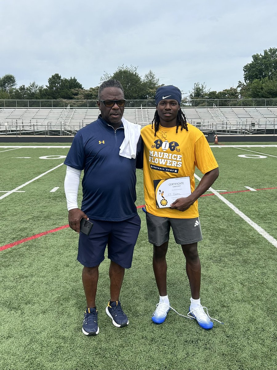 kj_drakeford's tweet photo. After a great camp and talk with @coachjameslott, I am extremely blessed to have EARNED the camp MVP and my first offer from @JCSUFootball
 @CoachFlowers @hastings_coach @ILHS_Sports @CoachOMoore @CoachMata  @CoachWalker24 @CoachK_Ward https://t.co/oKsPqHnwSK