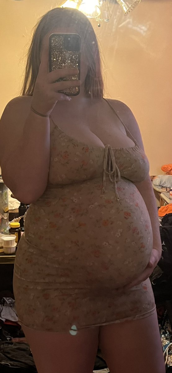 sexyredlovee's tweet photo. officially 33 weeks pregnant, do you think i should wear this dress out lol https://t.co/qHTkLFvq4r