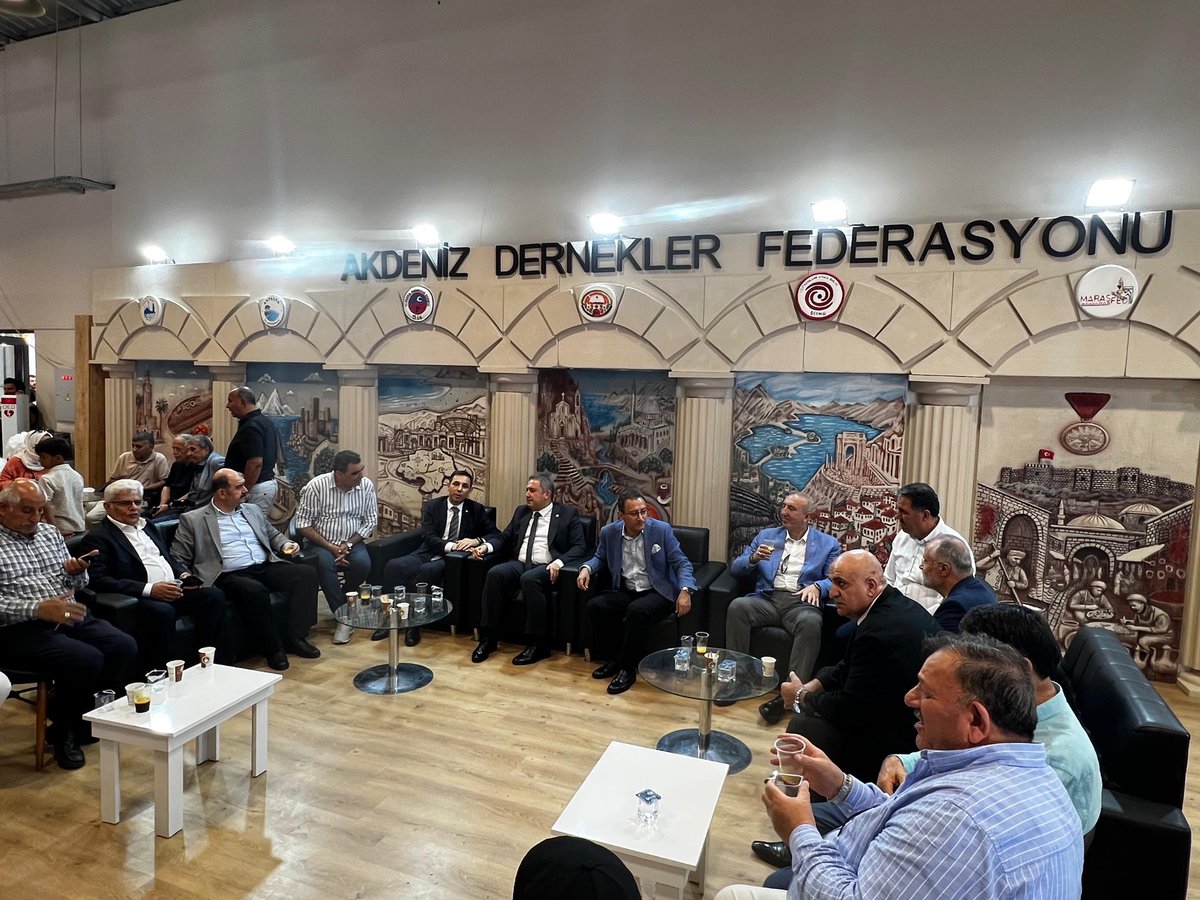 isamesihsahin's tweet photo. Akdeniz Tanıtım Günlerinde memleket havasına doyduk.. 

Memleketimizin eşsiz güzellikleriyle İstanbul’da buluşmaktan, değerli hemşerilerimizle bir arada olmaktan mutluluk duyduk. 

Akdeniz Bölgemizin kültürel değerlerini İstanbul’a taşıyan değerli başkanlarımıza teşekkür ediyoruz.