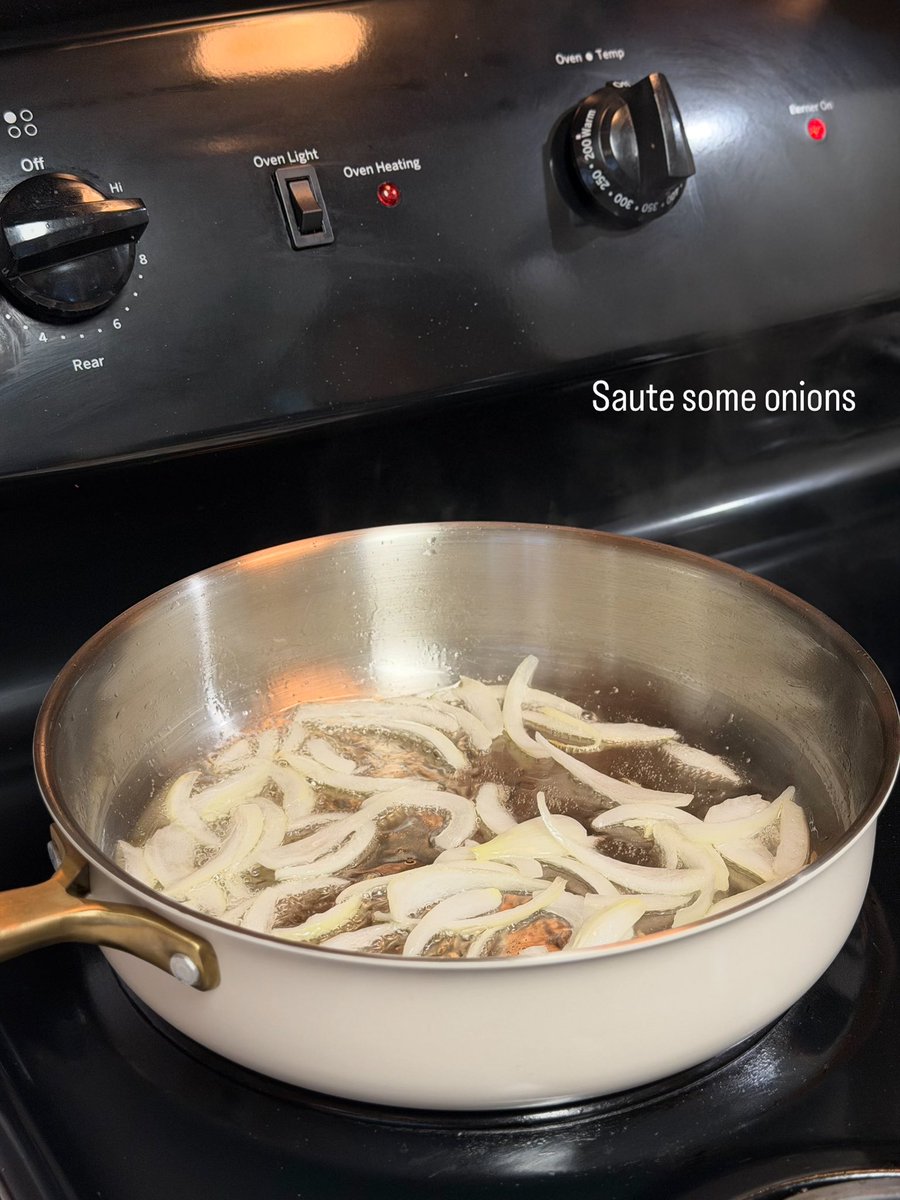 ___Khadijah___'s tweet photo. JOLLOF BEEF PASTA RECIPE 🍝🥩🔥

NB: The steps for boiling and frying the beef were skipped in the video.

To Prepare the Beef:

Season your beef with:
Salt
Bouillon powder
Onion paste
Garlic paste
Ginger paste
Curry powder
Thyme
Add water and cook until the beef is very tender.
Cut into bite-sized pieces and fry briefly. Set aside.