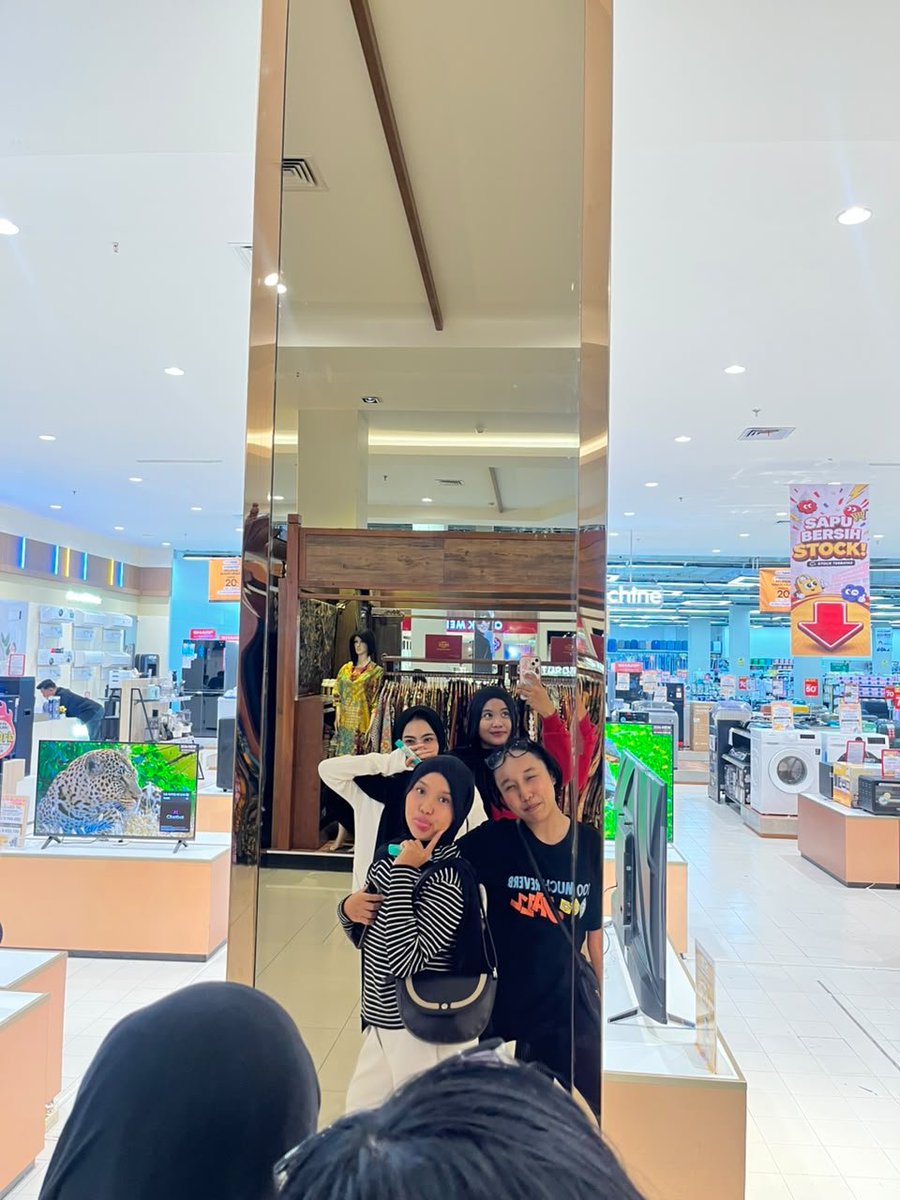 emaaasav's tweet photo. happy life rn wkwk https://t.co/ydlqIdueIj