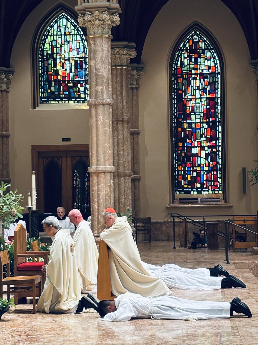 archchicago's tweet photo. While the candidates are prostrate on the floor, the entire congregation kneels and chants the Litany of the Saints. 

#priesthoodordination #archdioceseofchicago https://t.co/r5HHCcAm4u