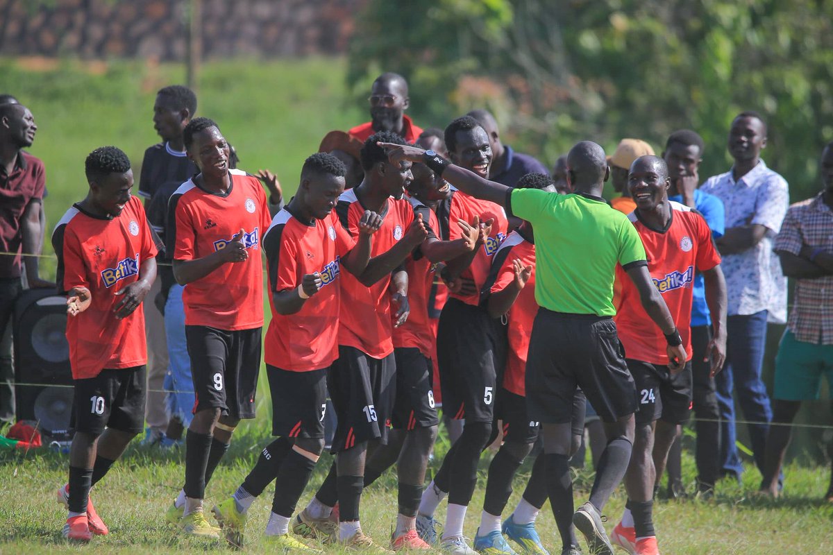 lubegaabdulrah1's tweet photo. Fufa Big League Playoffs.
FT
Buwambo United FC 4️⃣ - 2️⃣ Black Stars FC
⚽⚽⚽ Ongurucho Innocent Mensor, Wasswa, Kalungi Abubakar and Mulema Pius ( Buwambo)
📍 YMCA Grounds
Aggr. 5:3
#FufaBigLeaguePlayoffs
#BugandaRFA
#BuwamboUnited
#SautiSport
📸 @LeirahShamirah https://t.co/76hfsSP65Q