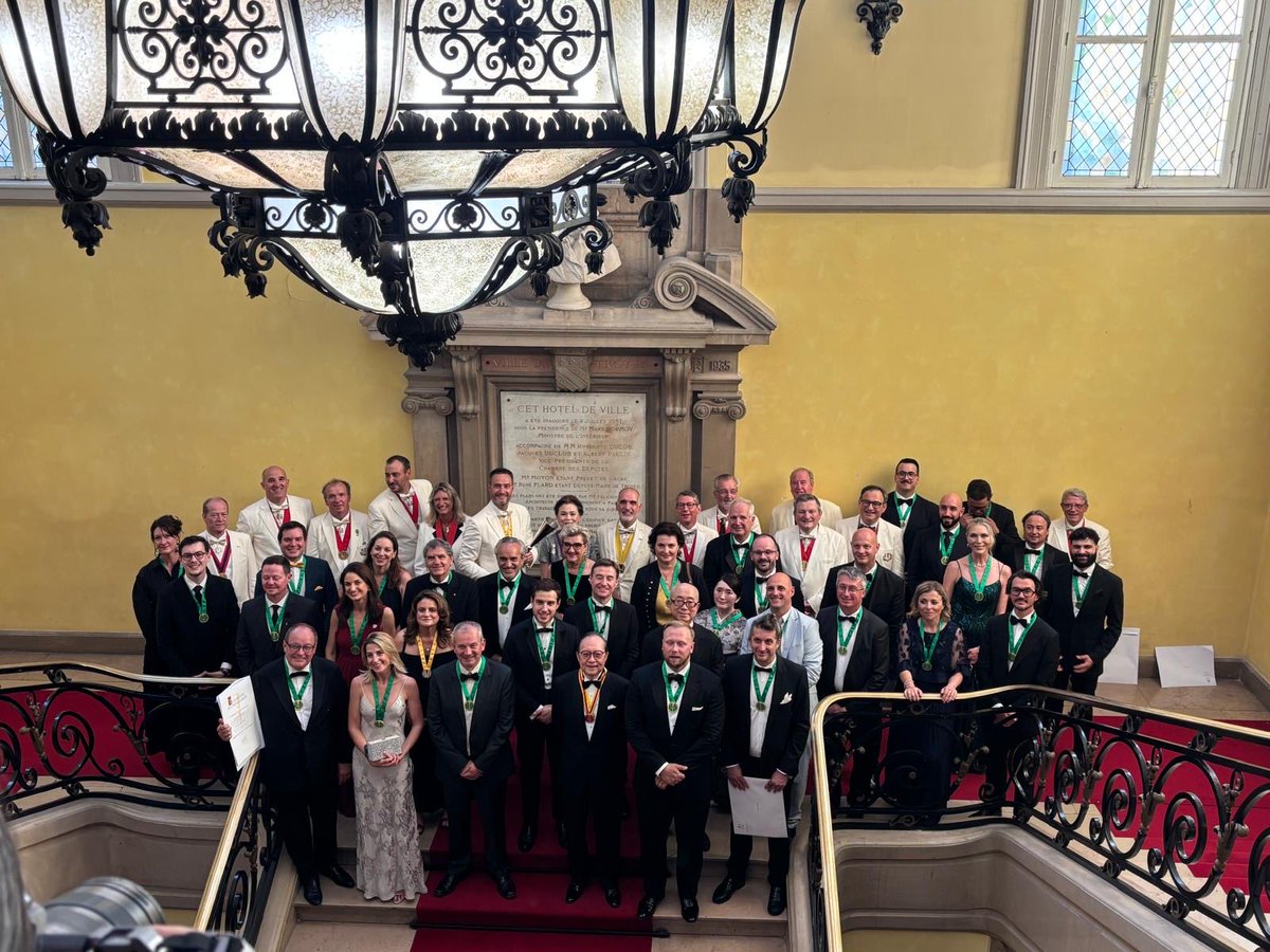 benito_colonna's tweet photo. Con grande orgoglio ho ricevuto l’onorificenza di Chevalier l’ @ordre_de , un prestigioso riconoscimento che celebra l’impegno nella valorizzazione della cultura, dell’eccellenza dello Champagne.
Un onore che accolgo con gratitudine
#Champagne #Chevalier #OrdreDesCoteauxDeChampagne #Excellence #WineCulture