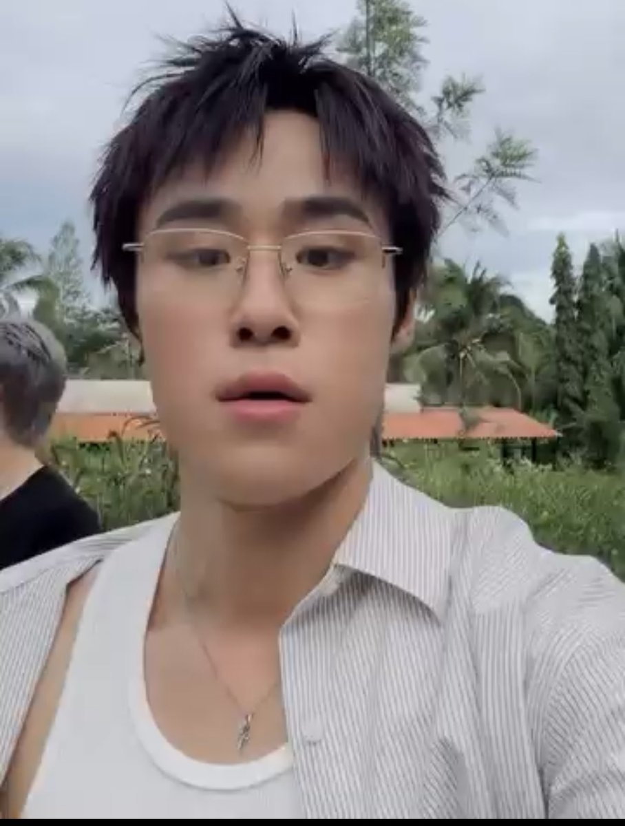 blackhairregina's tweet photo. nutdan wearing glasses 🤤😍 https://t.co/lApXLb5OtP