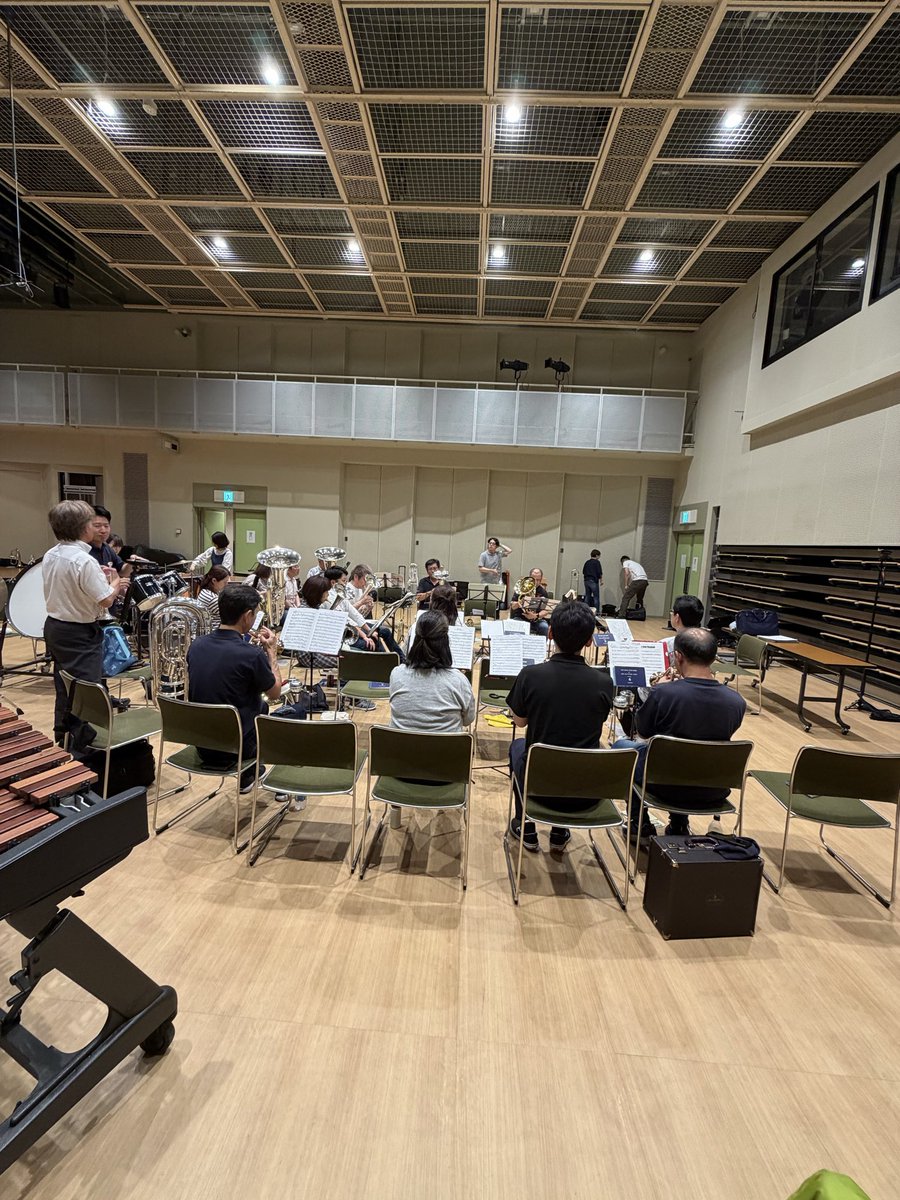 BriBraDOLCE's tweet photo. 練習前の風景。コルネットパートの後ろから。
わりとどうでも良いことですが、
中のヒト、普段あまり写真撮れず、メンバーの皆さんからのいただきものを使っています。お世話になりマス。
タイミングが分からずなかなか出れんとです。そして出たら入れんとです。(これは唯一中のヒトが撮りました。) https://t.co/q80vx4dCSh