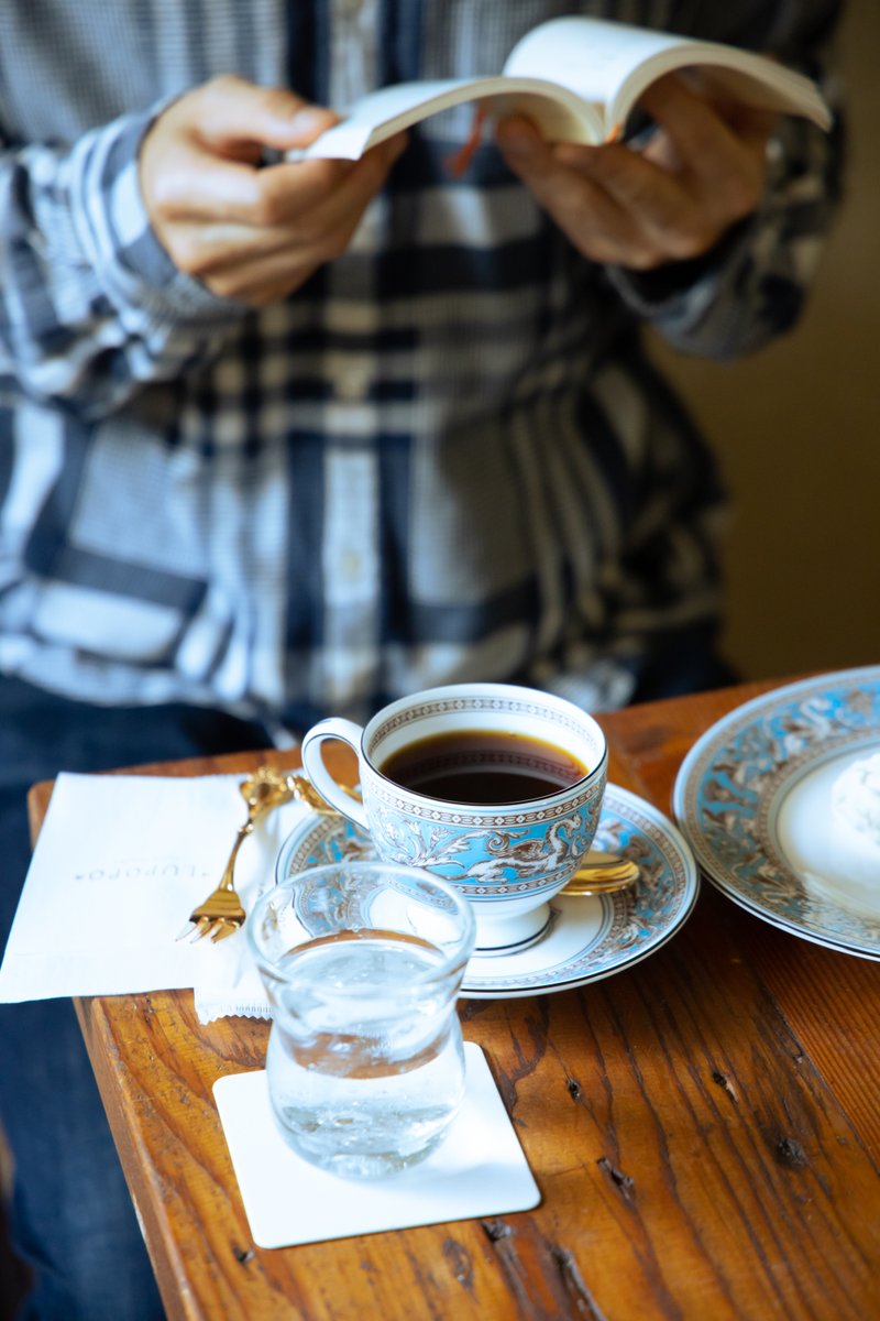 この煌めく ターコイズ×ゴールドのティーセット☕️ ただそこにある