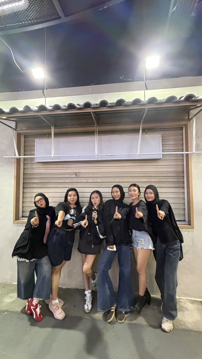 yolan_ys's tweet photo. People behind WANNABLE GO BACK ☝️☝️☝️

@coolmanpjh @SilviMP01 @onglyongbok @minglodyy @ongjinin @jaehyukbearry https://t.co/zF2CMy6kTG