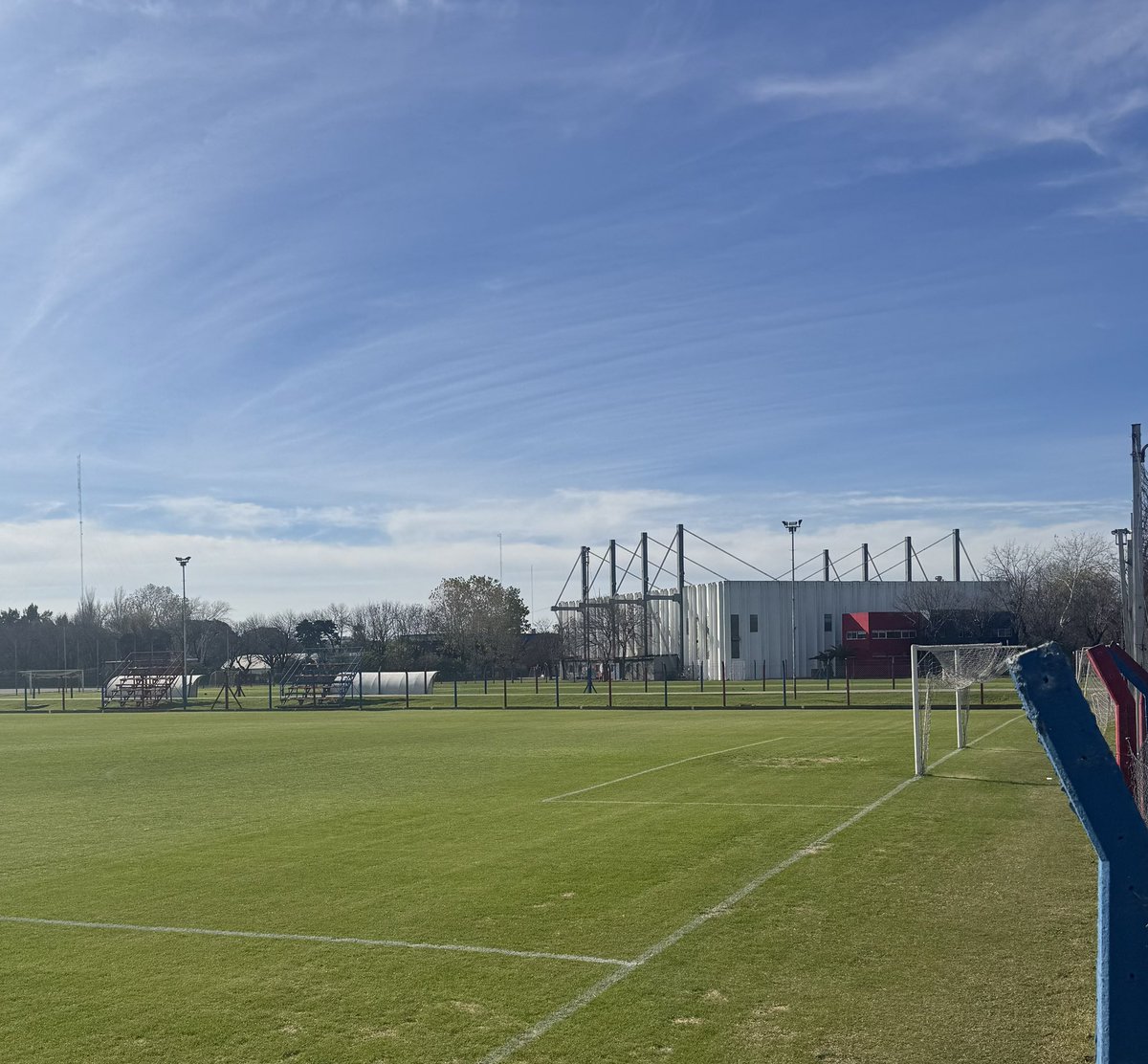 MarceCulotta's tweet photo. Sábado en Ciudad Deportiva.
Acá estamos haciendo todo lo que necesita nuestro club. 
El cambio lo hacemos juntos. 
#SanLorenzo 💙♥️ https://t.co/50HUDZYXoL