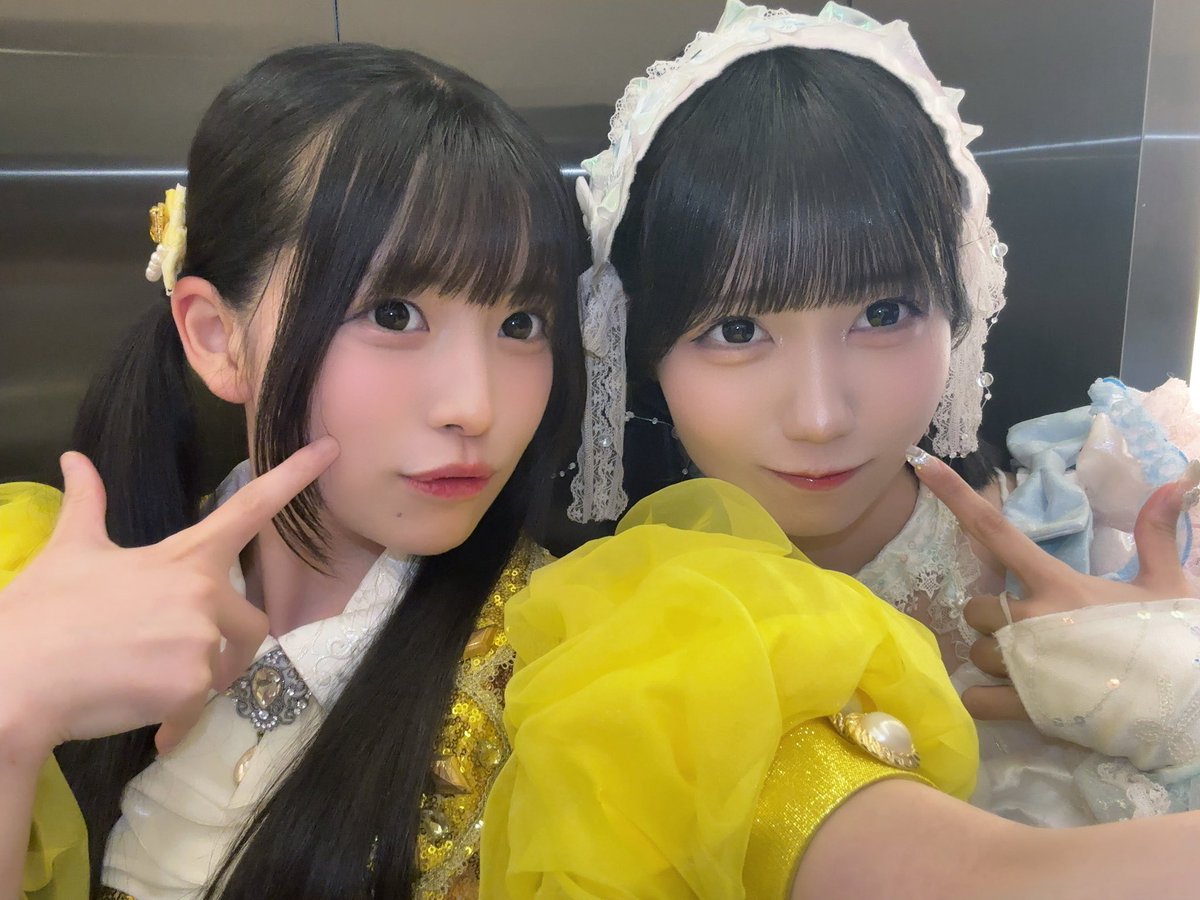 appare_rea's tweet photo. ドラマチックレコードさんとの2マンライブでした🎬💿

一目惚れで絶対今日話したい……っ！と思っていた芽留ちゃんと☁️🤍(顔がタイプすぎる)(あまりにもかわいい)
#️⃣芽留ちゃんはじめる です🔥🔥！！！ https://t.co/dqQWIexi8Y