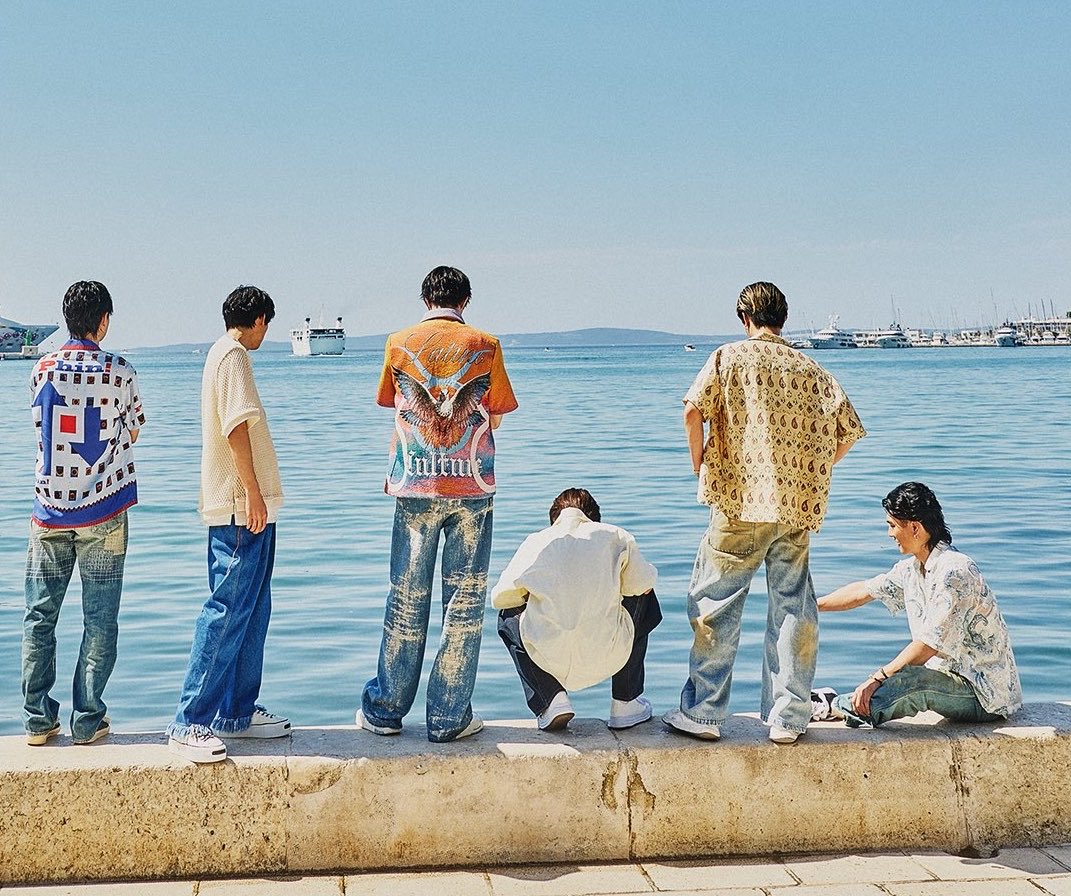 51st6jtk's tweet photo. 海をバックに6人の後ろ姿良すぎるし、樹ちゃんの背中が誰よりもでっかく見えるのやばいメロ😿😿😿😿😿😿
#SixTONES_DanceForever https://t.co/ndYlhdnZAX