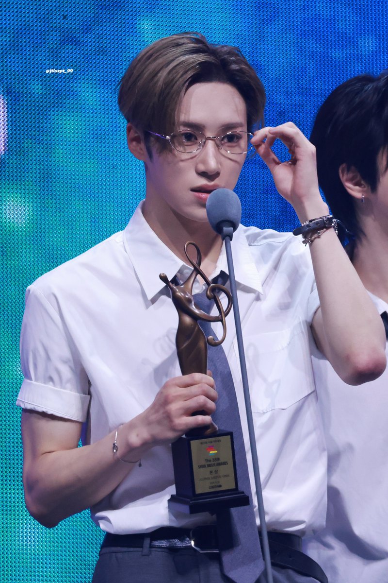 jtlszpt_99's tweet photo. 260620 SMA
👓🥵
#아르노 #ARNO #장지아하오 #张家豪 #ZHANGJIAHAO #알파드라이브원      #ALPHADRIVEONE https://t.co/NTanFgCNbH