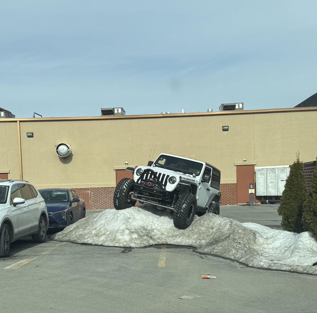 RaminNasibov's tweet photo. Yeah, bro, we figured out you're driving a Jeep https://t.co/zIbR7Sovtp