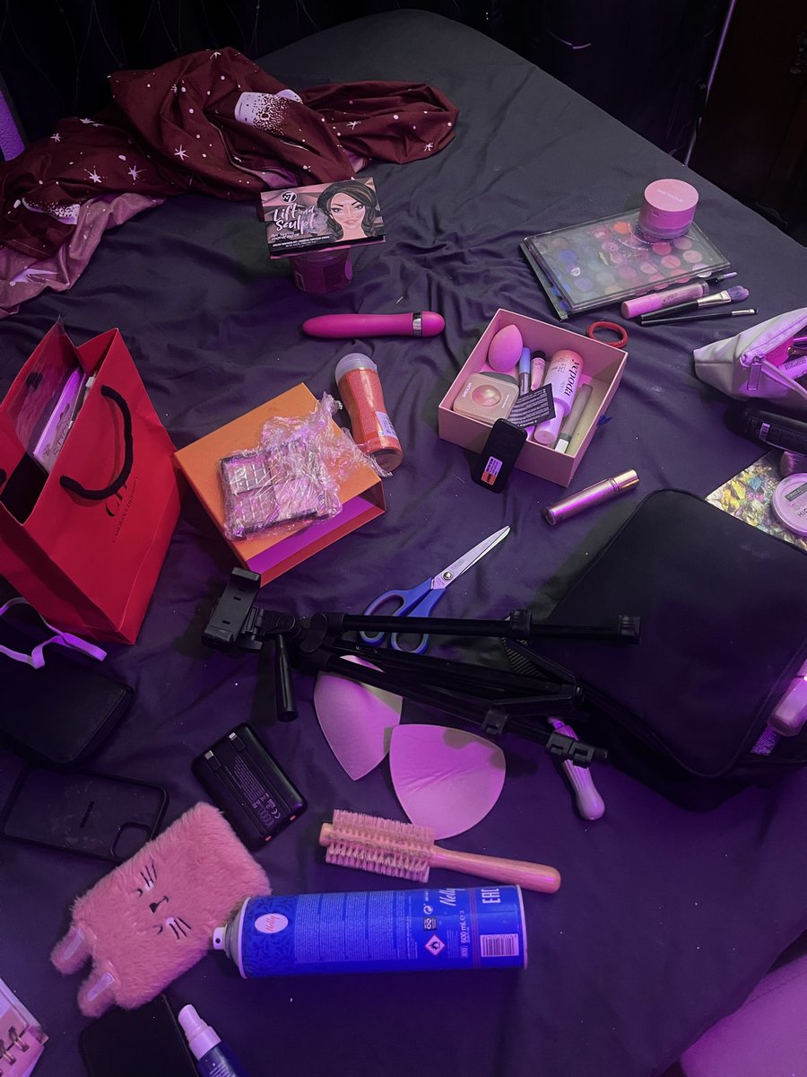 rep70082's tweet photo. Every time I took new content my bed is a mess but I’m so happy with this last pictures 🤭 wanna see them ? Come to my blue page ✨👇🏻

https://t.co/Rq9JQuJQxc

#room #only #content #model #modeling #makeup #of #xxx #xx18 https://t.co/9YUA1R9hUi