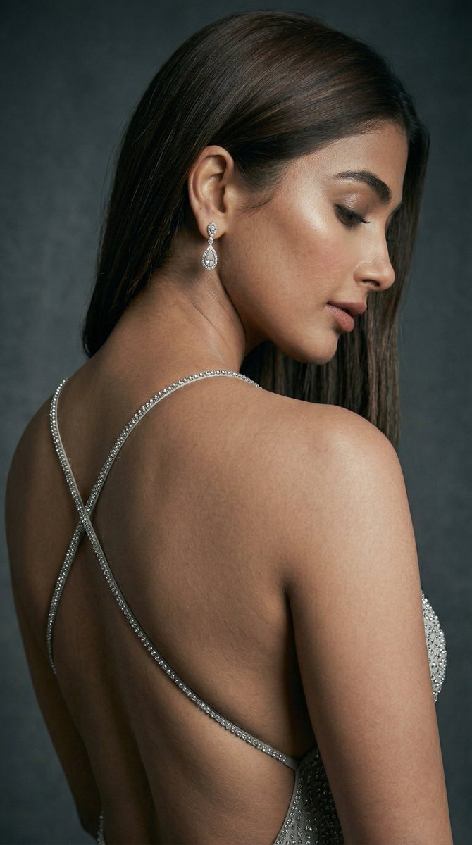 TheDudeFellow's tweet photo. Pooja Hegde 🍫 https://t.co/odm2uJDGu3