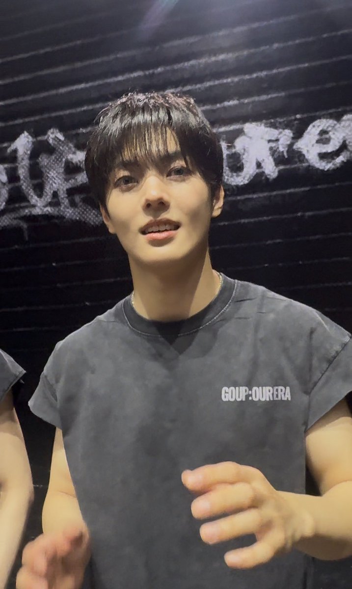 xinsangw0n's tweet photo. รีวิวอีจองในภาพเดียว 

#GO_UP_Our_era
#WHIB_1st_CONCERT
#WHIB_1st_CONCERT_IN_BKK https://t.co/ir8EAUuS9V