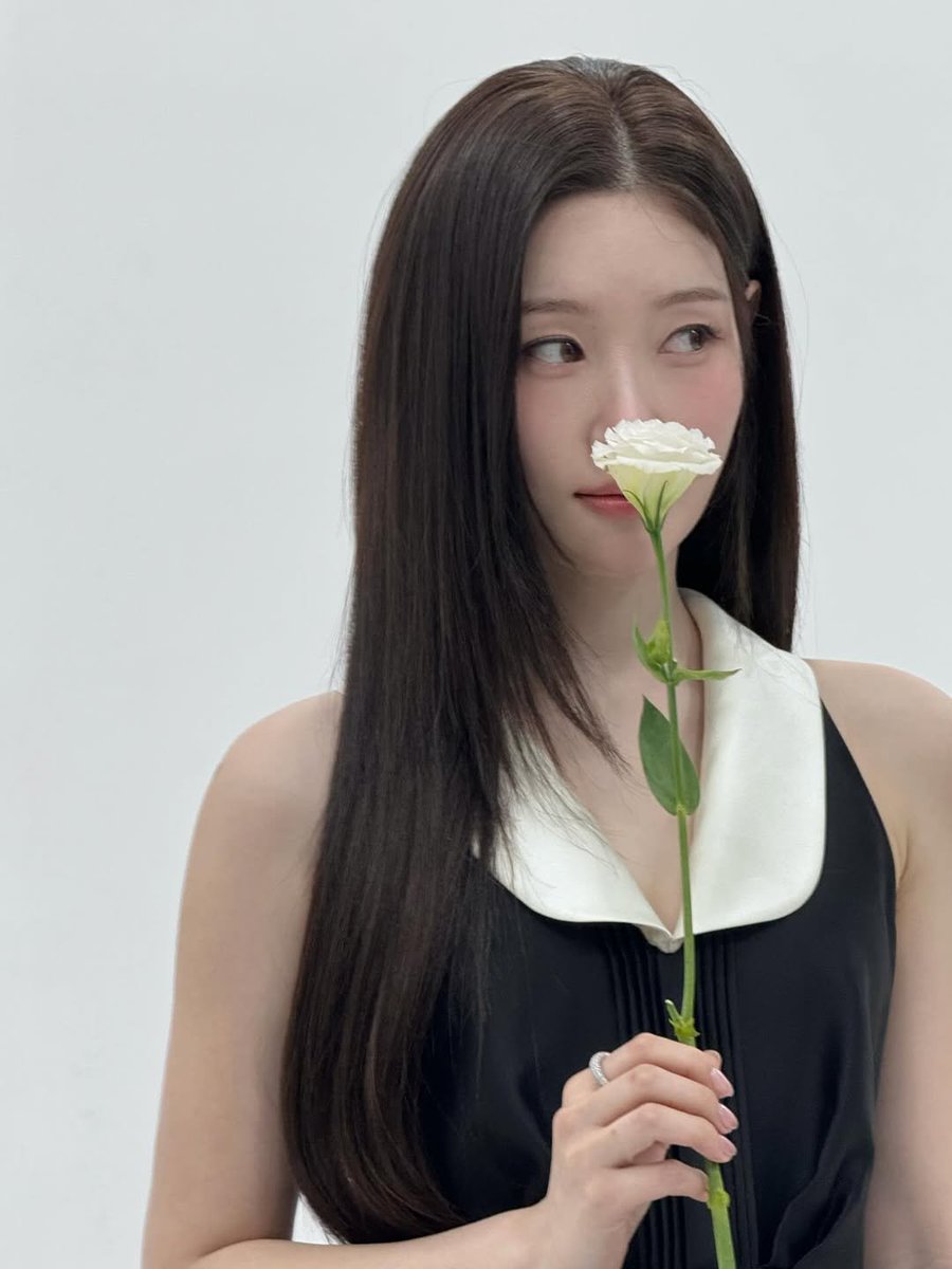 jcaeyeonni's tweet photo. It represent for new beginning. https://t.co/rFw7B2y3TJ
