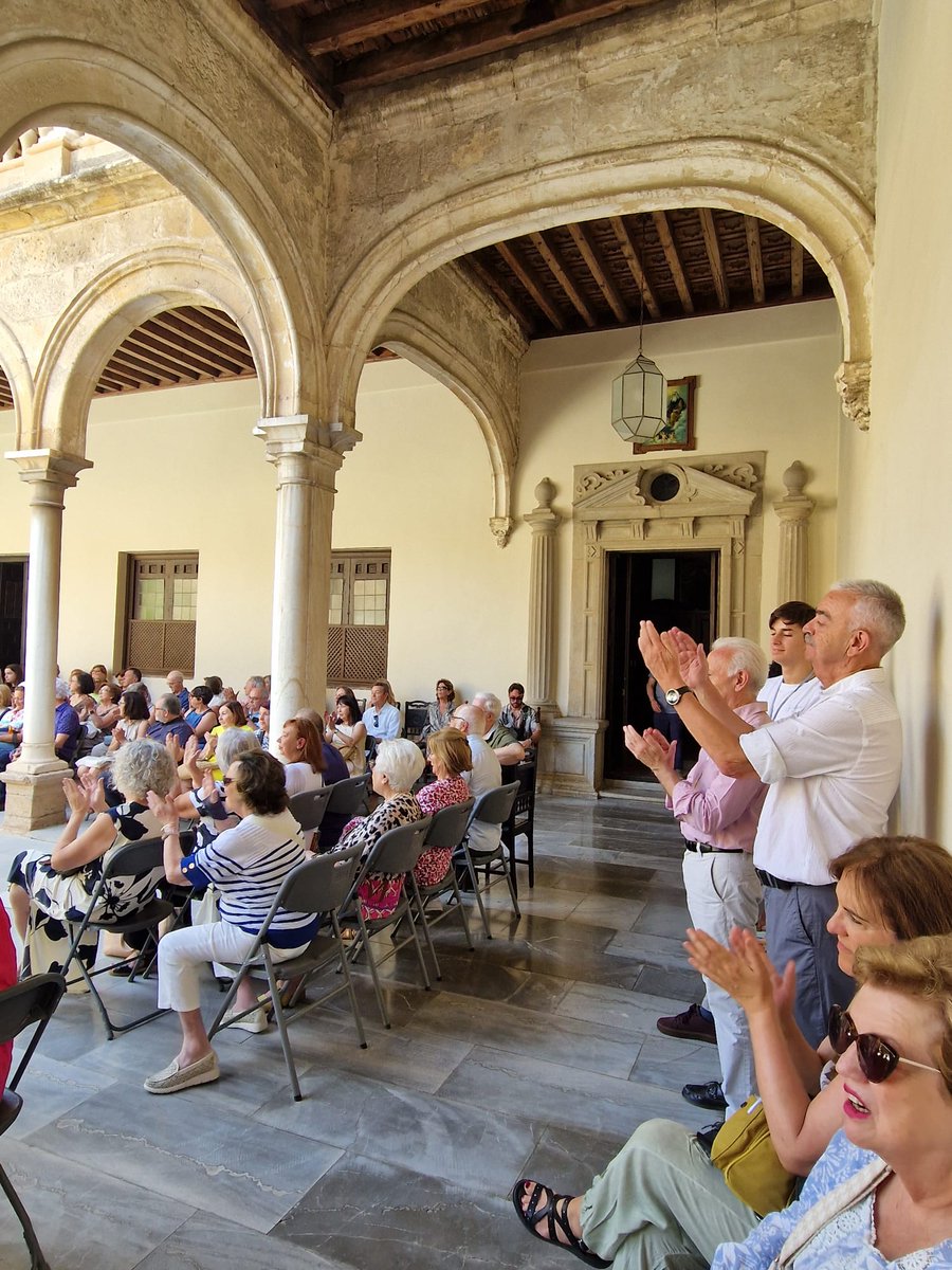 CanalUGR's tweet photo. 🏛️ 500 años después, la emperatriz regresa a Granada

🎓 La #UGR concluye las jornadas ‘Isabel de Portugal y el Real Monasterio de San Jerónimo’

📜 Una representación ambientada en la visita del año 1526 ha sido la actividad final

👀 Noticia y galería: https://t.co/Xye4GXF39P https://t.co/E5Ty2zl895