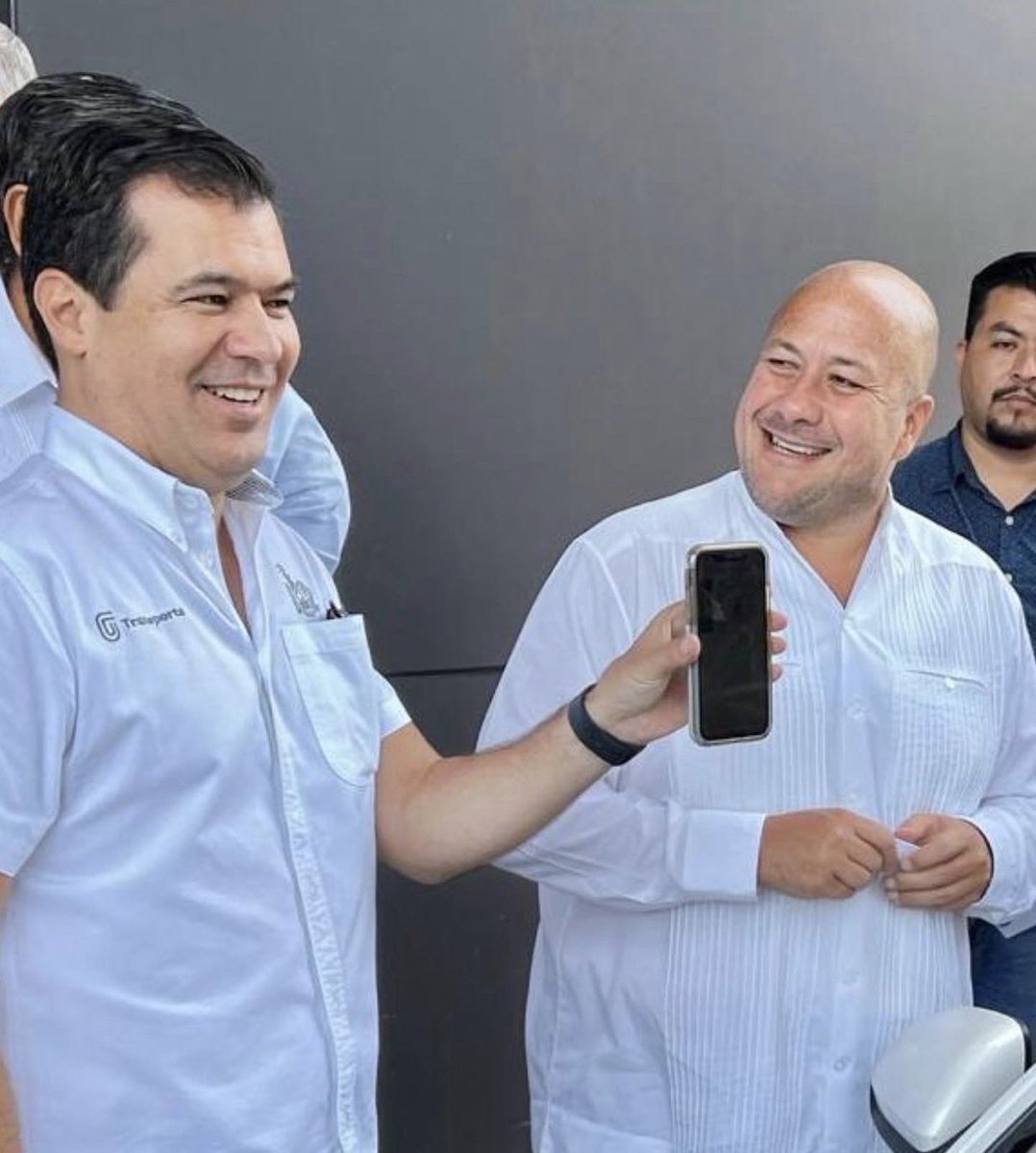 MonrazDiego's tweet photo. ¡Muchas Felicidades querido @EnriqueAlfaroR por un año más de vida y de logros! Gracias por tu amistad en todos estos años y por seguir enseñandonos tanto, abrazo y lo mejor para este año 🙌🏼 https://t.co/nyQebPhFtV