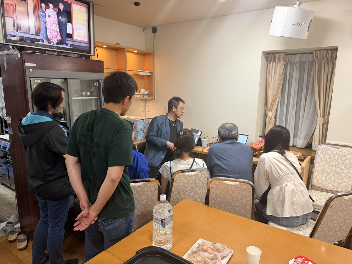 ecbuppan's tweet photo. 石井コンサル琵琶湖合宿✨
大きな別荘借りて、無在庫輸入物販×AIをガッツリ教える時間
全身全霊、物販の未来の形を伝え https://t.co/wzMKCqWkZe