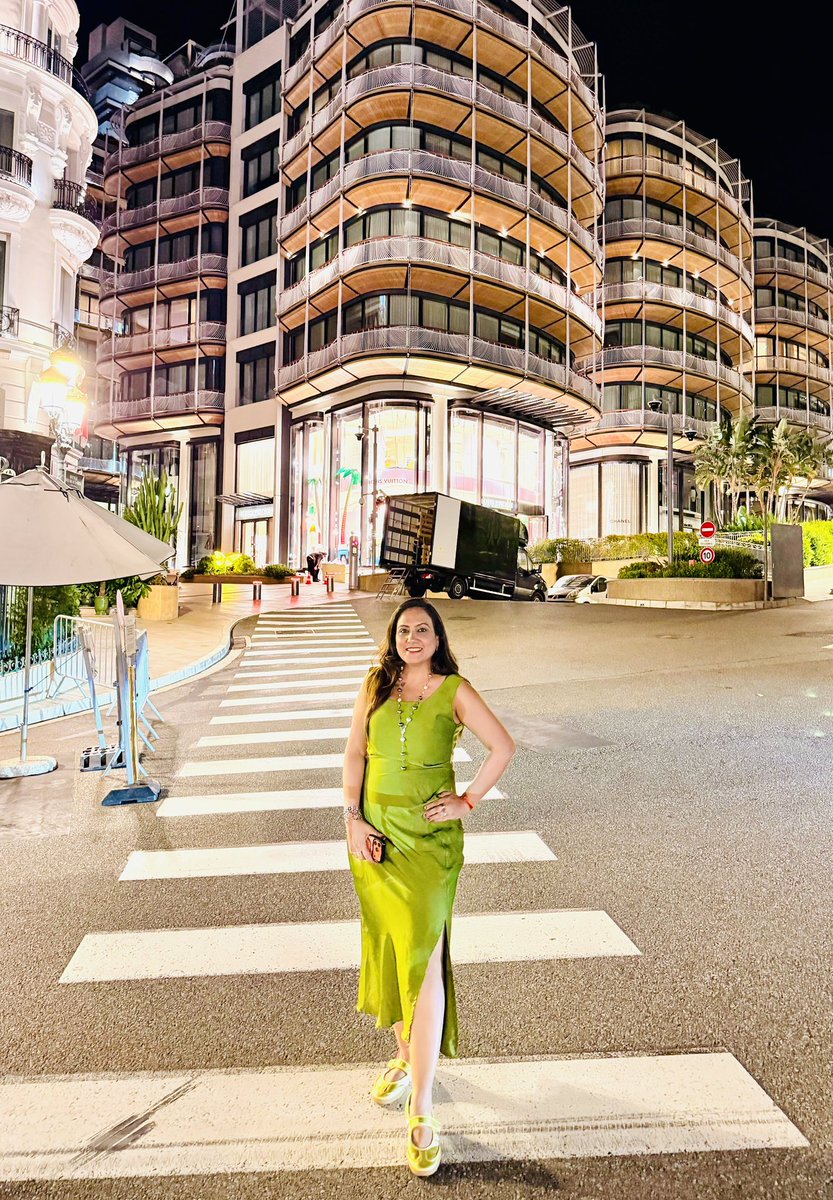 sonalgoelias's tweet photo. 🌅 Believe in your light, even when the world seems dark.

Your courage, faith, and perseverance can brighten not only your path but also the lives of others around.🧡

Keep your inner light alive—it is your greatest strength. ✨

#KeepShining
#PositiveMindset
#LifeLessons https://t.co/jxm6h1KsDV