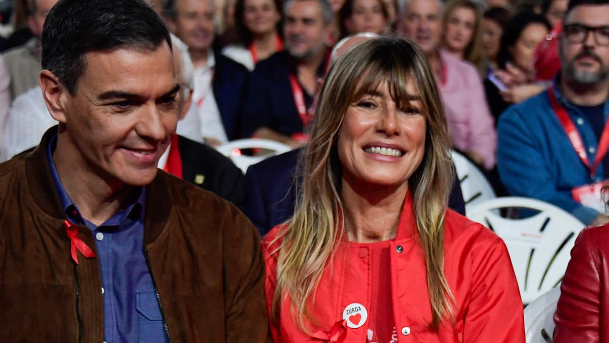 welt's tweet photo. Frau von Premier Sánchez muss Pass abgeben und darf Spanien nicht verlassen https://t.co/rUAVyaVajt https://t.co/eeaIrfFe09