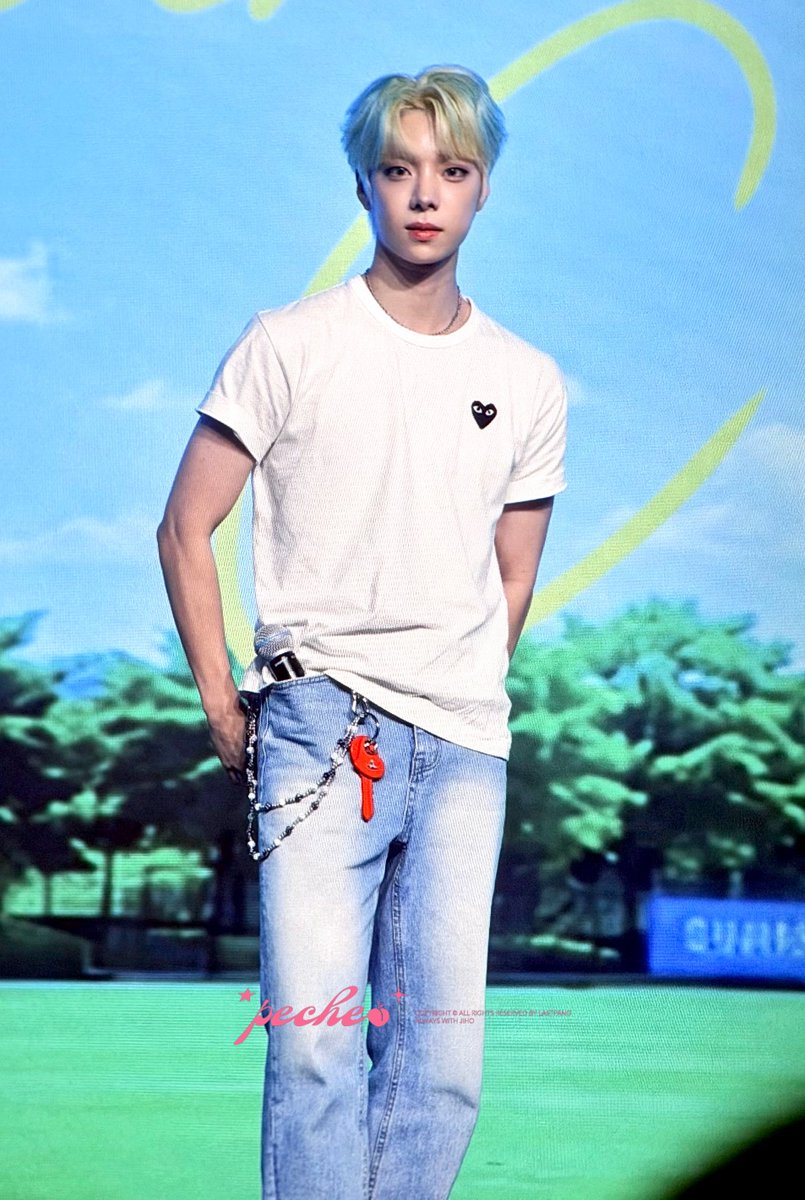 peche0810's tweet photo. 260620 pre  
잘생겼다..🤩

#지호 #나인아이 #JIHO  
#ナインアイ #ジホ #짱죠_짱죠아 https://t.co/07YLprNcq8