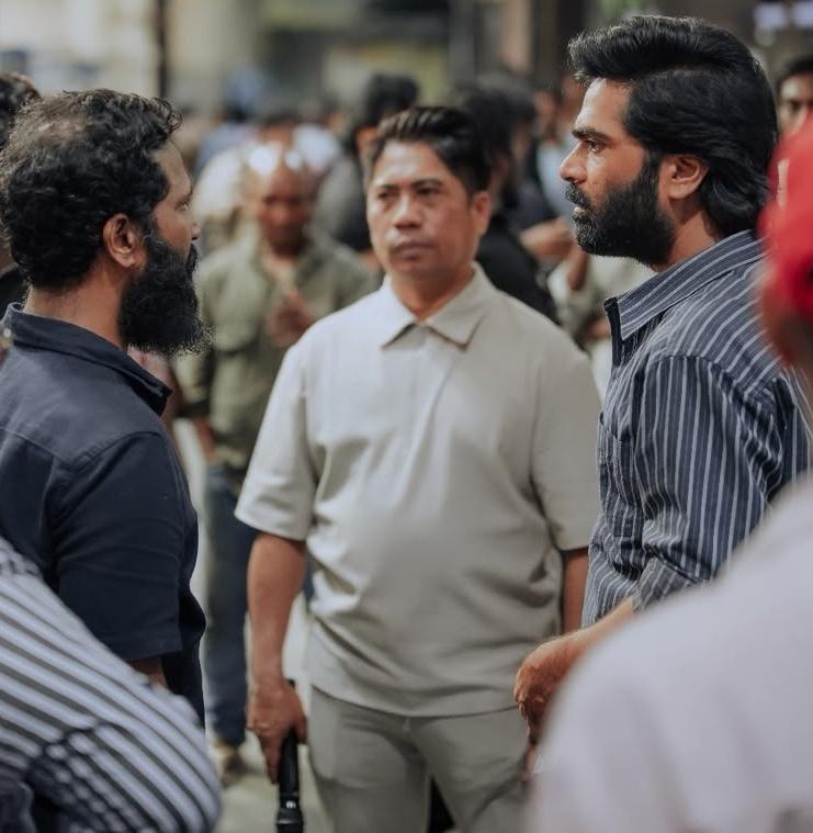 CinemaWithAB's tweet photo. PeterHein Master about #SilambarasanTR's #Arasan:

"I Just came back after Arasan shoot today morning. Arasan will be very Local, Realistic & it will be a bigger of VadaChenni📈🔥. When VetriMaaran sir told the climax, I was slightly confused, sunned & got goosebumps🥵. I'm putting my best efforts for stunt sequences"