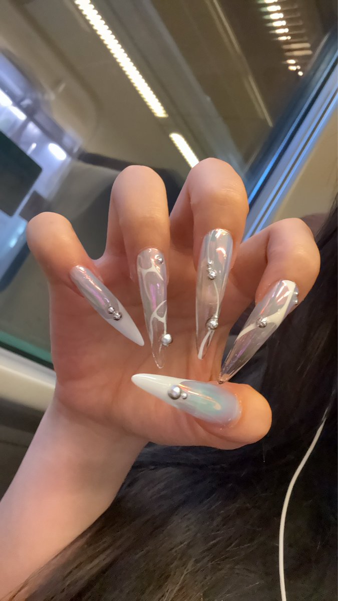 1xllyb's tweet photo. Newネイル💅
夏らしい色過ぎて好き。次はかれんちゃんカラーにしたい https://t.co/Nhlu1KaM0Y