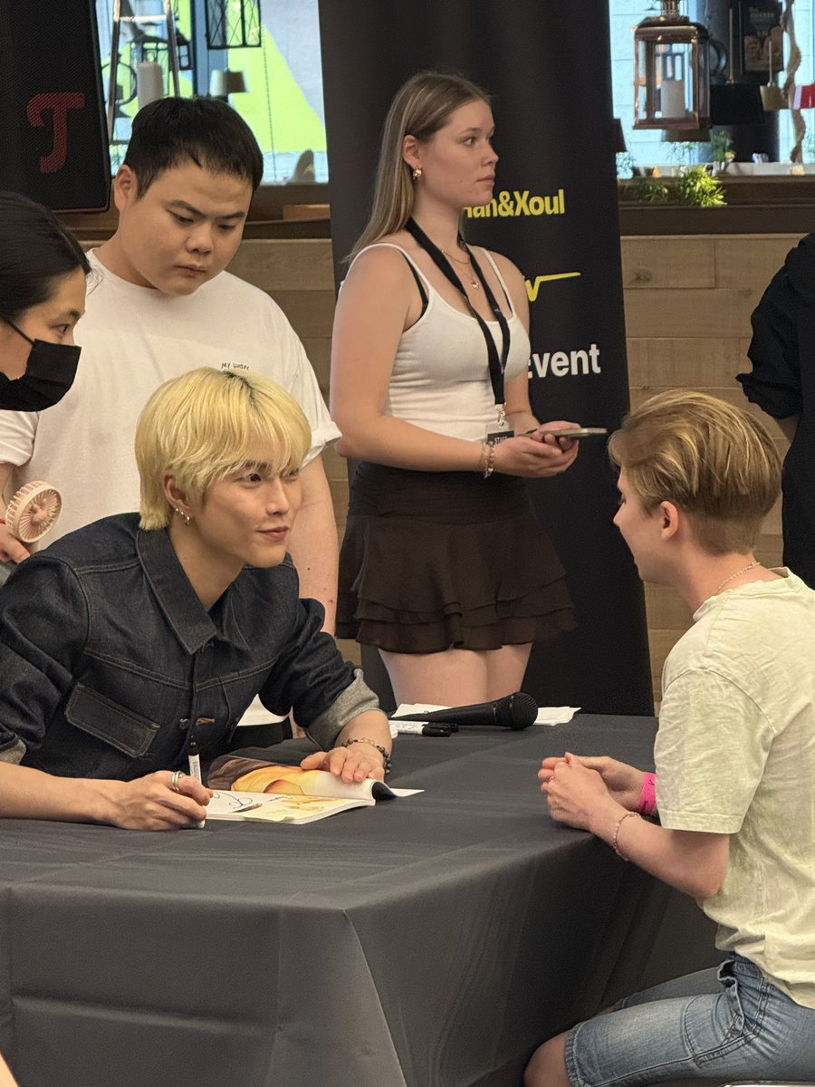 picsxnghan's tweet photo. Young Mates 🥹 XngHan is loved by fans of all ages. https://t.co/5gppSpBefy