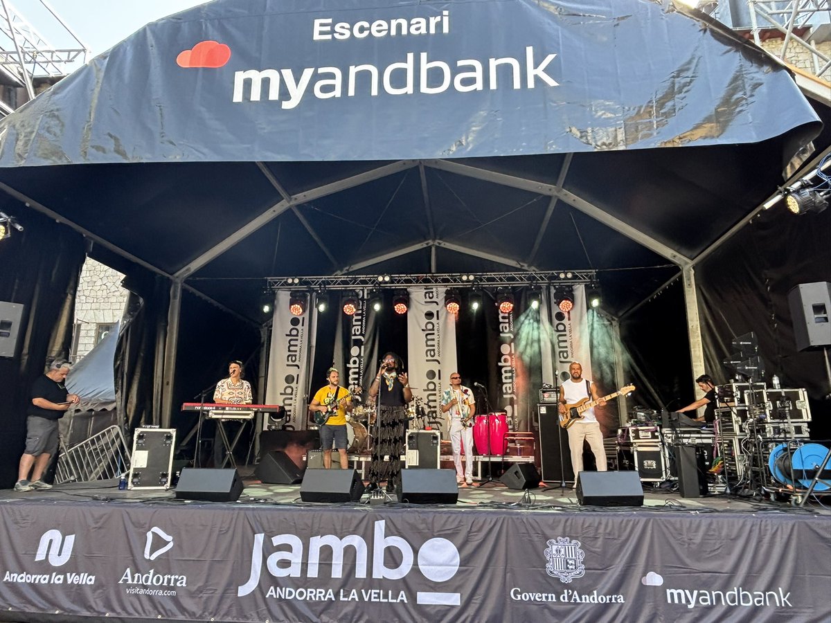 JamboStMusic's tweet photo. Comença la jornada de dissabte del Jambo 2026
📷 Joao del Monte desde Cuba a la plaça Guillemó
Kic Barroc Escenari Jazz Messengers Av.Meritxell,10
Ese Placeta Sant Esteve https://t.co/5rS8td77w3
