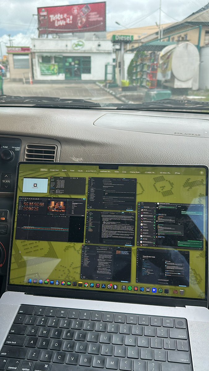 mustang_akin's tweet photo. What is stopping you from coding like this? https://t.co/AMgPdba4gX