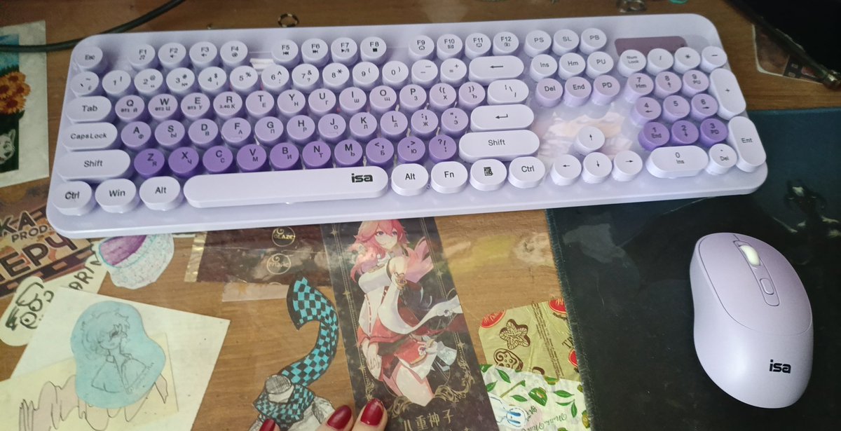 Jean_Frey_'s tweet photo. Got a new keyboard and mouse!!!! Love it sm.
Uhh i need to clean the glass on the table. https://t.co/1ur6ZuF93n