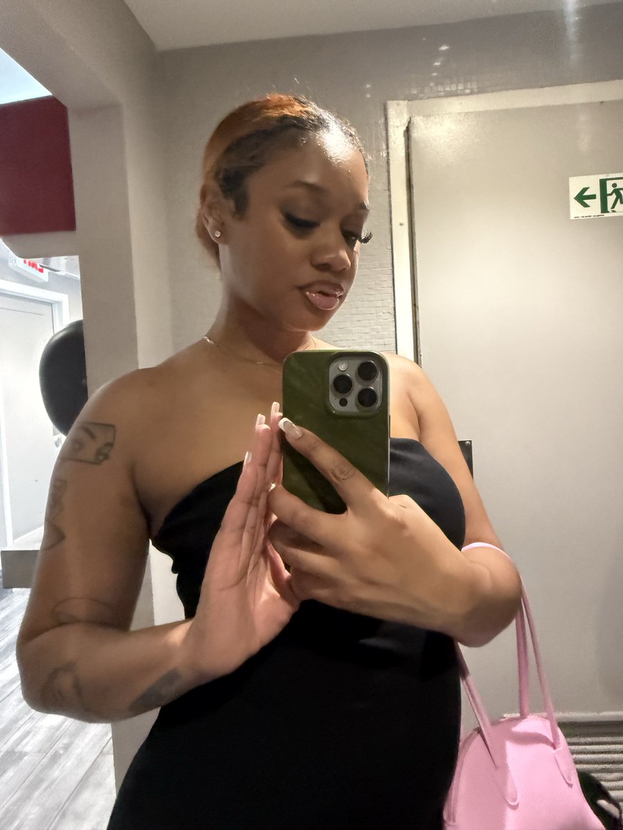 Carrmennn__'s tweet photo. Mirror Pics🩷 https://t.co/fVGx3dLgAW