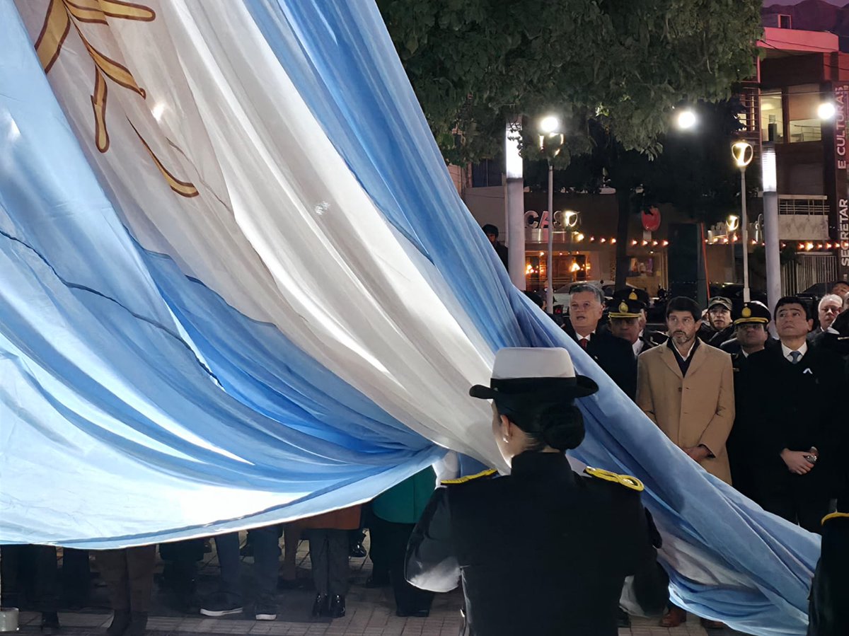 hugo_vera_'s tweet photo. Acompañamos el izamiento de la Bandera Nacional en este 20 de junio.

Más que un símbolo, nuestra bandera representa los ideales que nos unen como sociedad. Honrarla es también asumir el desafío de seguir construyendo una Argentina más justa, inclusiva y desarrollada. https://t.co/IBzjMTwOJl