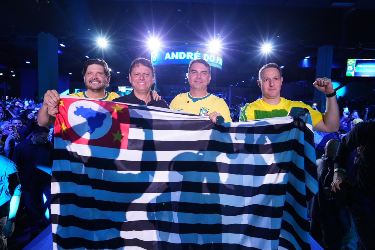 DerriteSP's tweet photo. O time que vai varrer o PT de São Paulo e do Brasil! https://t.co/1r9S0HrFHt