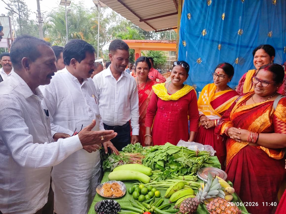 BDOLamtaput's tweet photo. In the occasion of Bikash ra dhara Odisha sara, the chief guest and other guest of honour visited the exhibition room and different stalls of line department. Further distributed different govt benefits to beneficiaries @dmkoraput @ZP_Koraput @PRDeptOdisha https://t.co/gfhUnmfmj3