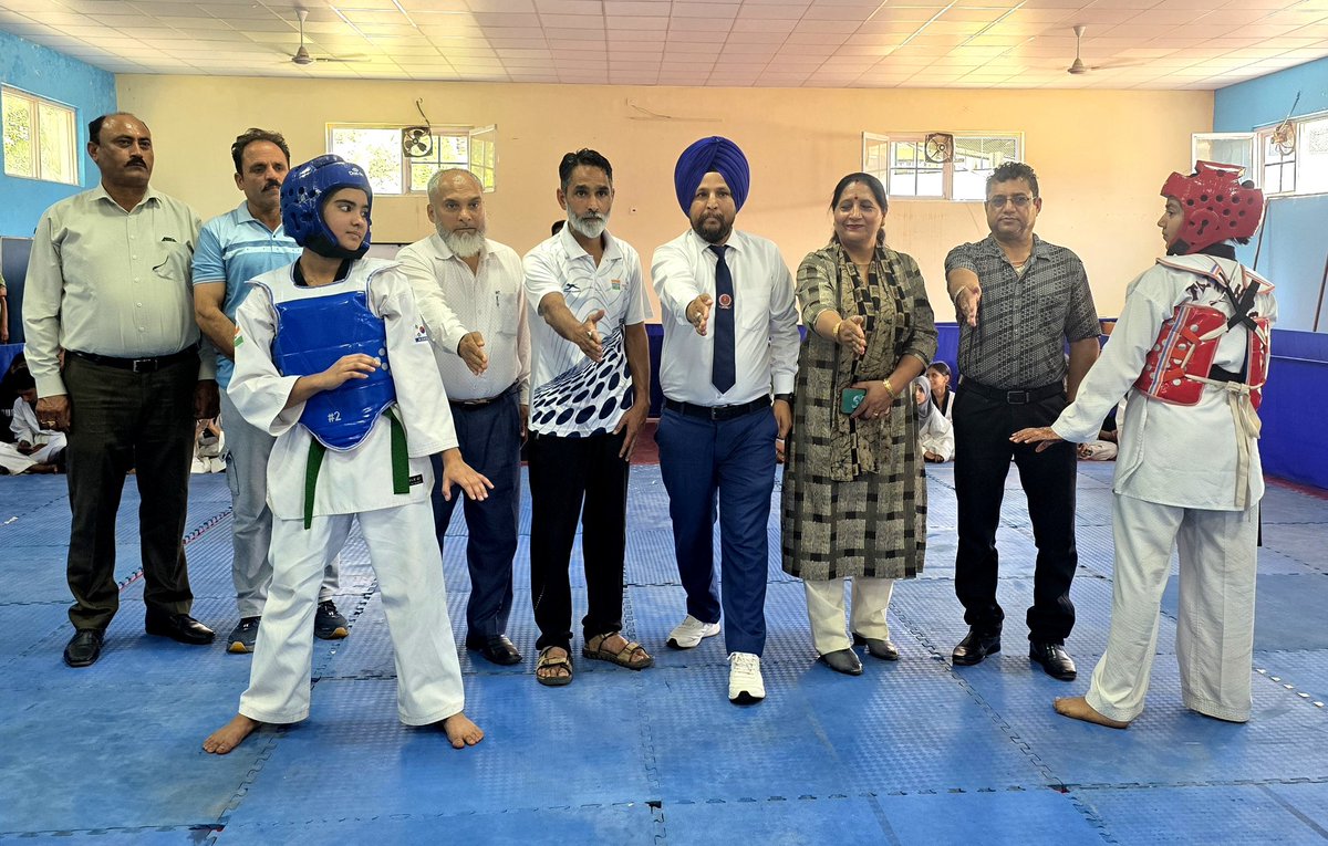 RajinderTkd's tweet photo. Department of Youth services and Sports organise inter zone District level Taekwondo Competition of AAG Girls at Sports stadium Poonch as a part of  100 days Nasha Mukt J&amp;k  Campaign @OfficeOfLGJandK @listenshahid @AnissaNabi1 @Adv_Bhanupartap @PoonchDm https://t.co/Cv6tNtmHVs