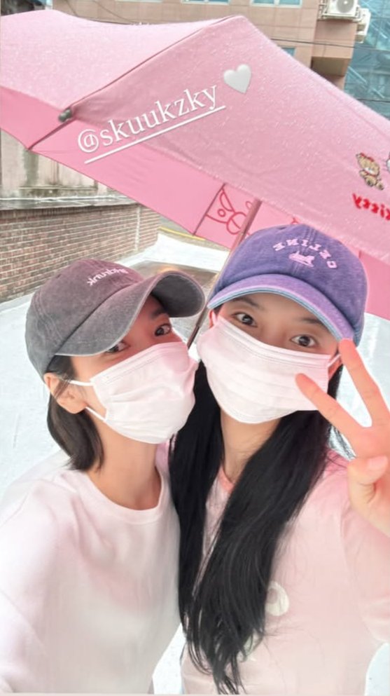 favsonghk's tweet photo. Kyo blessing us with another set of precious memories today, and this Kyo × Suzy rainy-day selfie is everything. ☔💗🥹✨

Kyo &amp; Suzy serving friendship goals, one rainy selfie at a time.💕🌷

#Songhyekyo #Suzy https://t.co/MdVpcpBNma