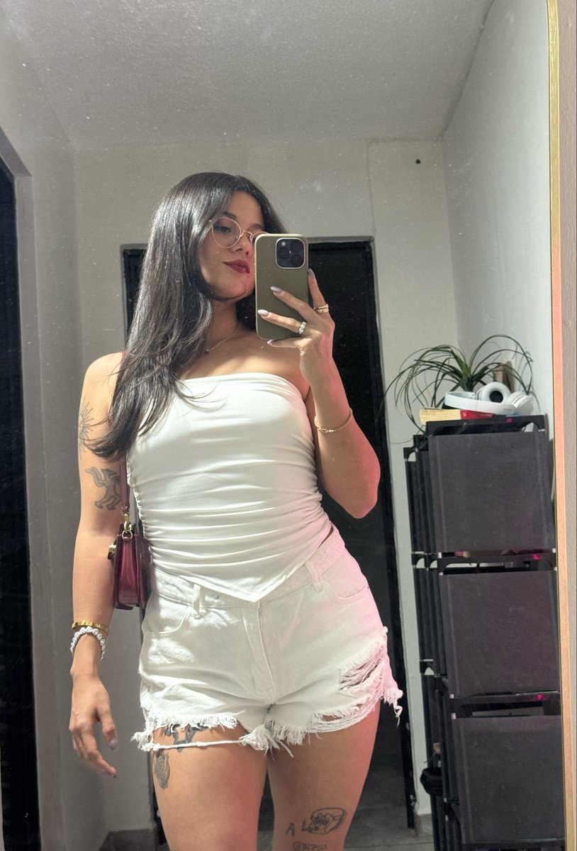 worshipcutie's tweet photo. Imagínate poder decir “ella me controla” https://t.co/I8wXpMAQRB
