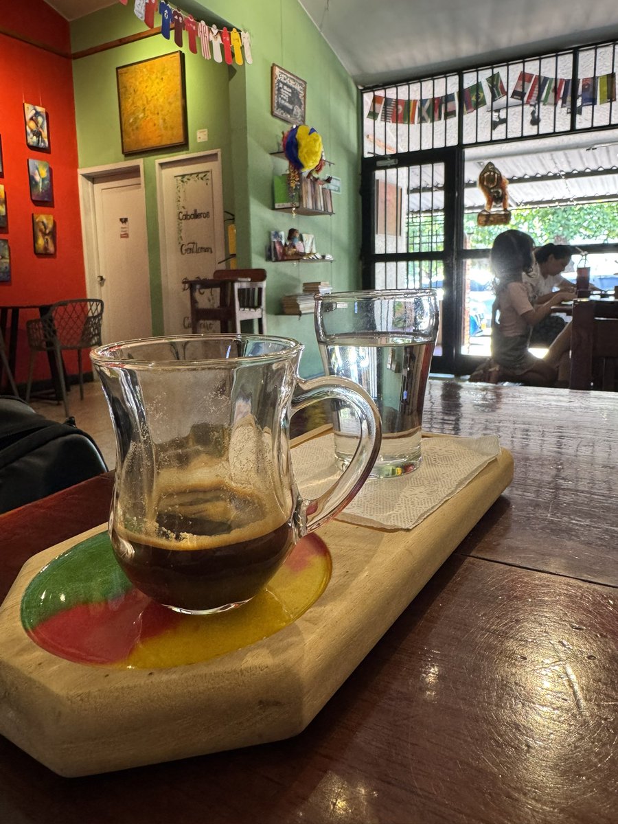 JavierCastroM1's tweet photo. Hay conversaciones que no necesitan palabras: un espresso, un libro y una tarde tranquila. https://t.co/9JdGmOunWD