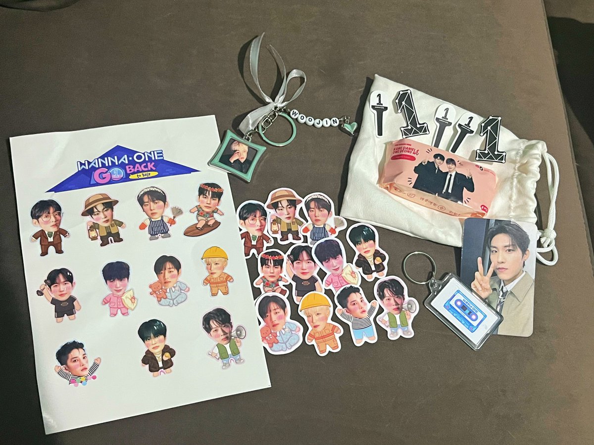 amwoojinie's tweet photo. freebies imut hari ini 🫰🏻 makasih td ada yang bisa trade keychain woojin ke aku hihi imut, bahagia selalu wannable. sampai ketemu di konser wanna one tahun depan aamiin 🙌🏼 https://t.co/9e9Qqh2ZNv