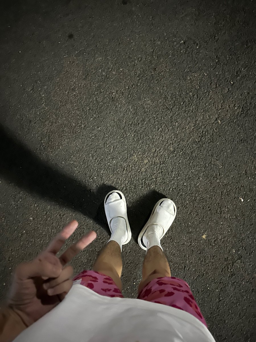 kaws_s's tweet photo. 好热🫠 https://t.co/jJI6V0u4QW
