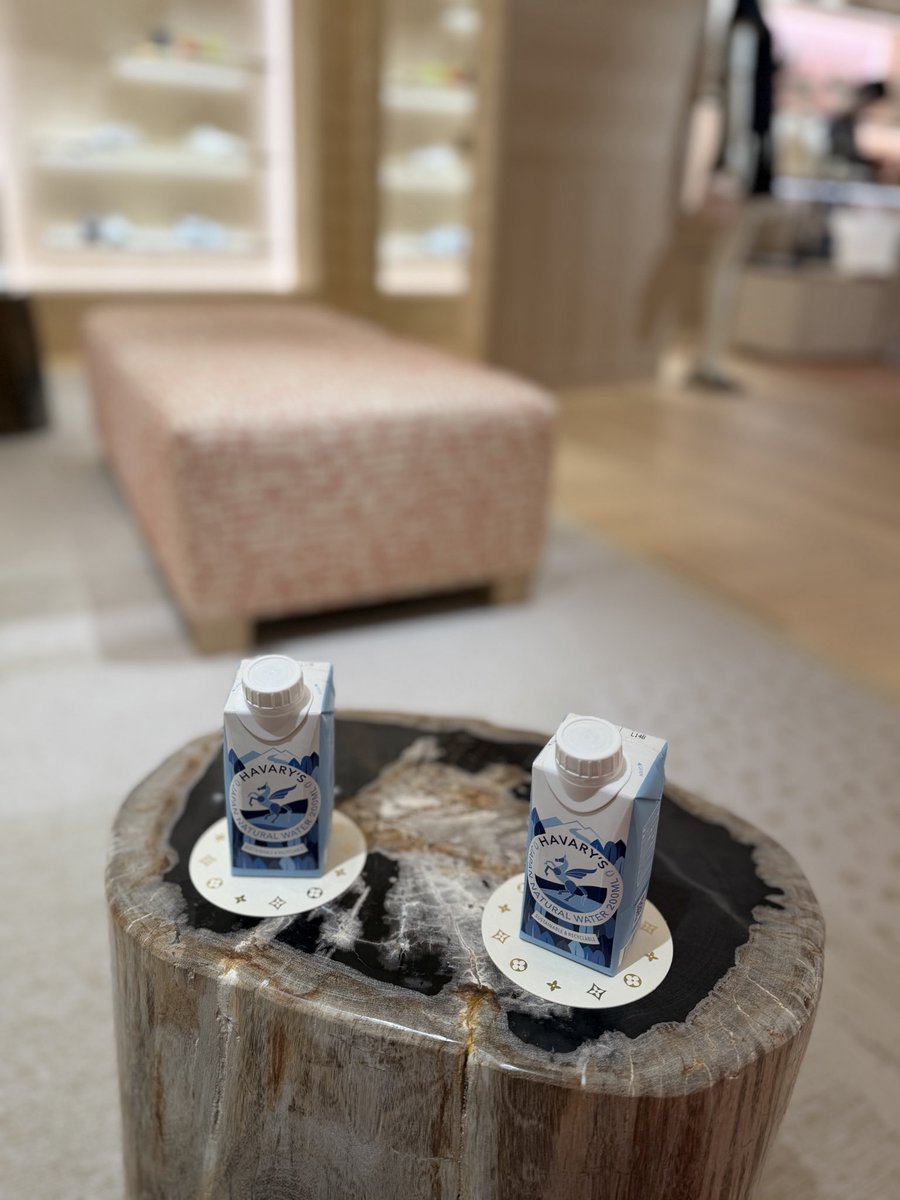 slt9v8's tweet photo. 母と出かけた日🥭 https://t.co/KWnGWM3WK8