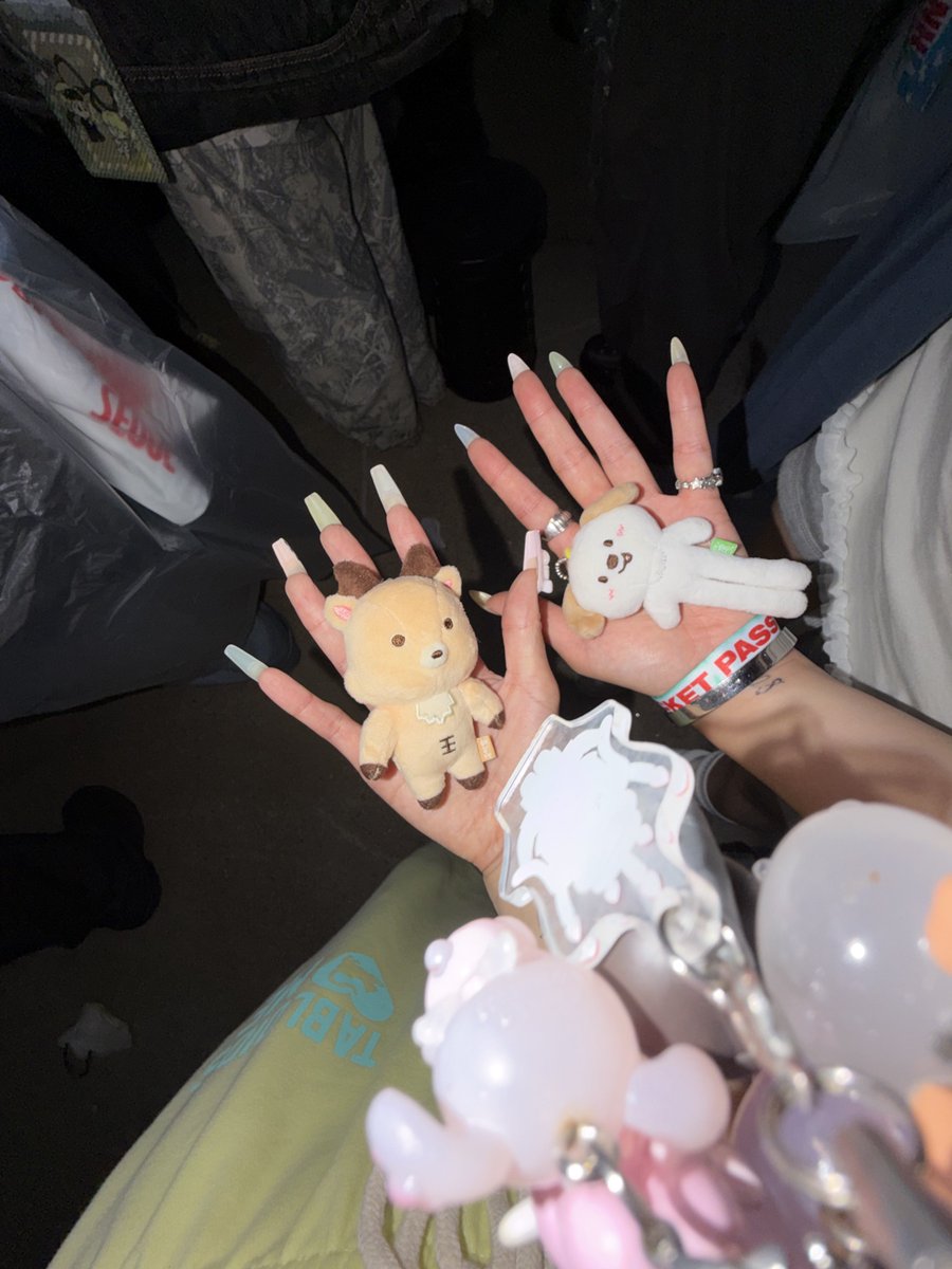 yaaaam_2's tweet photo. 여자는 낡고 지쳣다 .. 그래두 성차니보구 힘냇어요.. ㅜ 💗 https://t.co/kf8u5oh3Fk