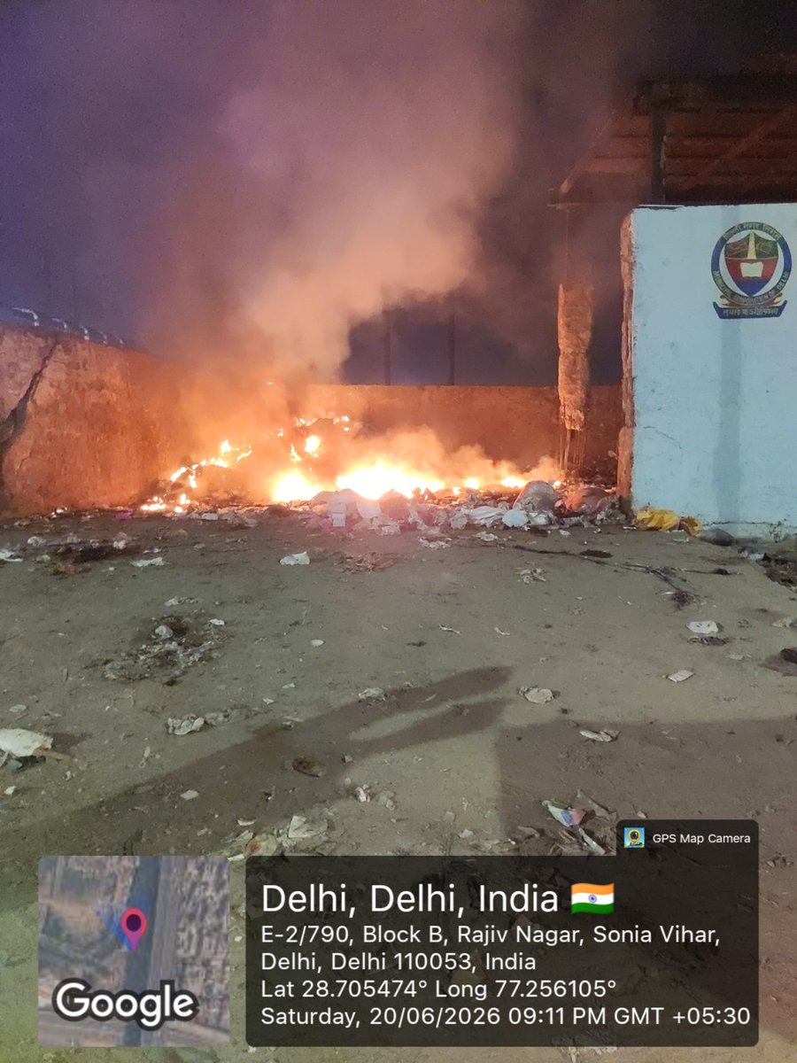 AskCockroach's tweet photo. Daily garbage burning near khajuri chowk metro station towards Delhi Police Academy. 

@MCD_Delhi @CAQM_Official @CPCB_OFFICIAL https://t.co/5f9sSEynF6