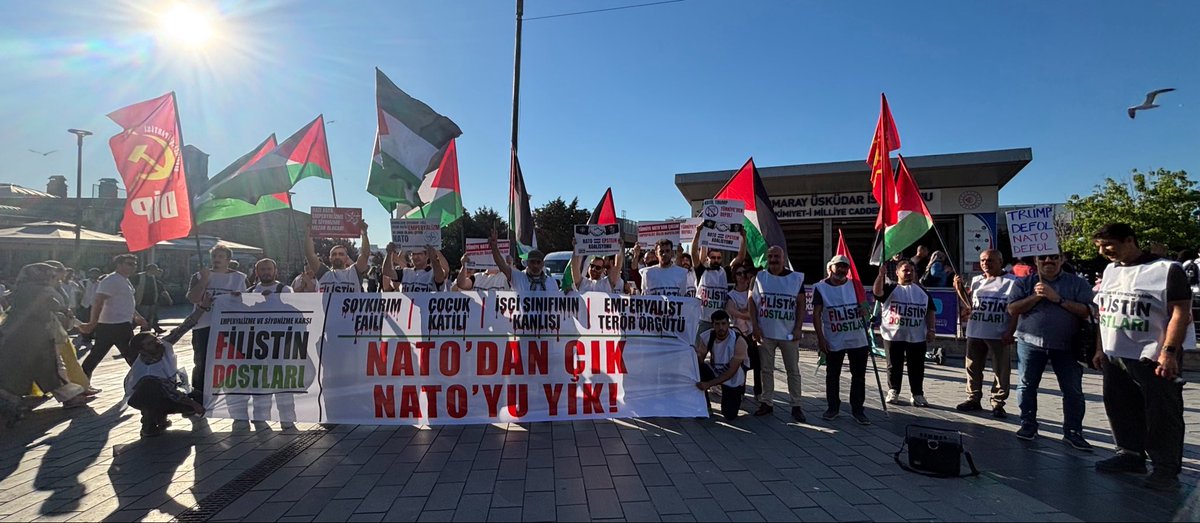 Filistindostu_'s tweet photo. 🇵🇸 Soykırım faili, çocuk katili, işçi sınıfının katili, emperyalist terör örgütü NATO’nun Türkiye’de yapacağı zirveyi protesto etmek amacıyla bugün Filistin dostları olarak İstanbul’da Üsküdar Meydanıdan seslendik!

‼️NATO kisvesiyle Türkiye’ye gelen Gazze soykırımının failleri, halkların katilleri ve tüm insanlığın düşmanı  Epstein koalisyonudur!

‼️ Katil Trump’ın onur konuğu olduğu, Siyonist İsrail’in tüm çıkarları ve planlarıyla masada olacağı, Türkiye’ye emperyalist projelerde verilecek kanlı rollerin konuşalacağı bu zirve halkımız için zillettir!

📢 NATO’dan çık! NATO’yu yık!
📢 İncirlik Kürecik kapatılsın! 

#NATOdanÇıkNATOyuYık