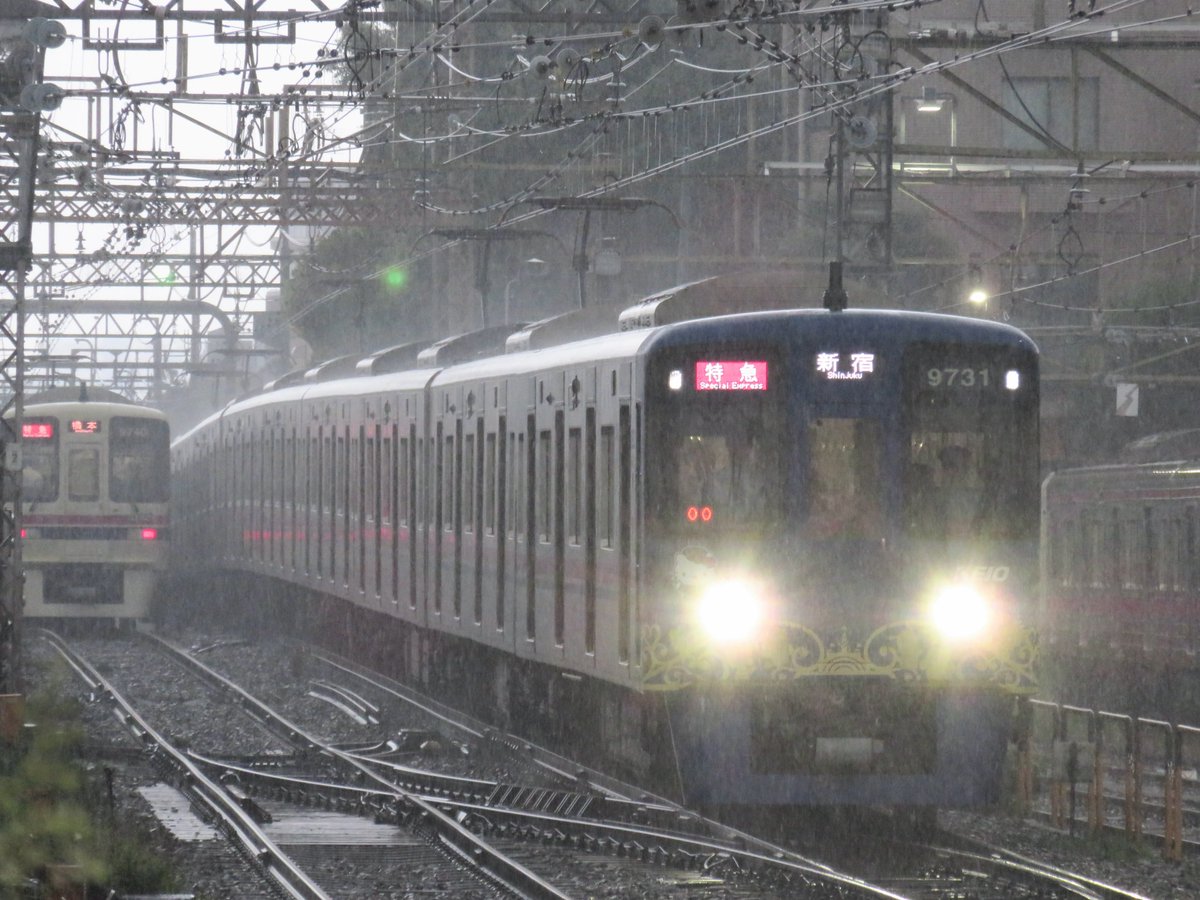 TM199309's tweet photo. 桜上水にて京王線撮影。7727Fが来た時は小雨だったのに、どんどん雨足が強くなり、ずぶ濡れになりました。 https://t.co/3ilvso0oEu
