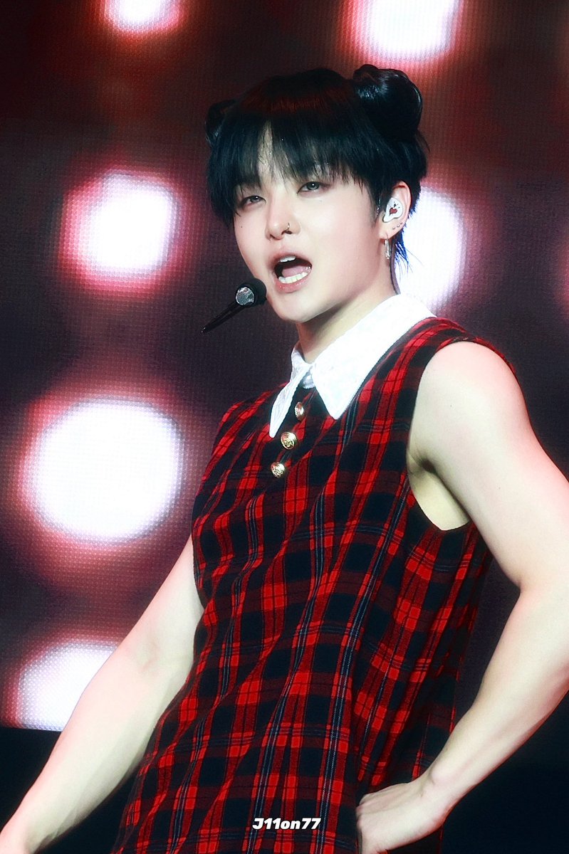 parkbeaus's tweet photo. JIHOON IS SO SO PRETTY AAAAAAAAAA MY PRINCESS 🧚‍♀️ https://t.co/VQ5bKaxK7I